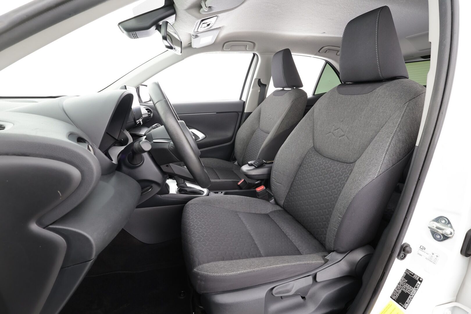 Toyota Yaris Cross 2023 1,5 Hybrid Active Business - | ACC | P.kamera | LTA | RSA | Keyless | LED | Apple & Android | Lämm. ratti | Aut. pitkät | Merkkihuollot | 1-om suomiauto | 2x renkaat aluin | ALV |