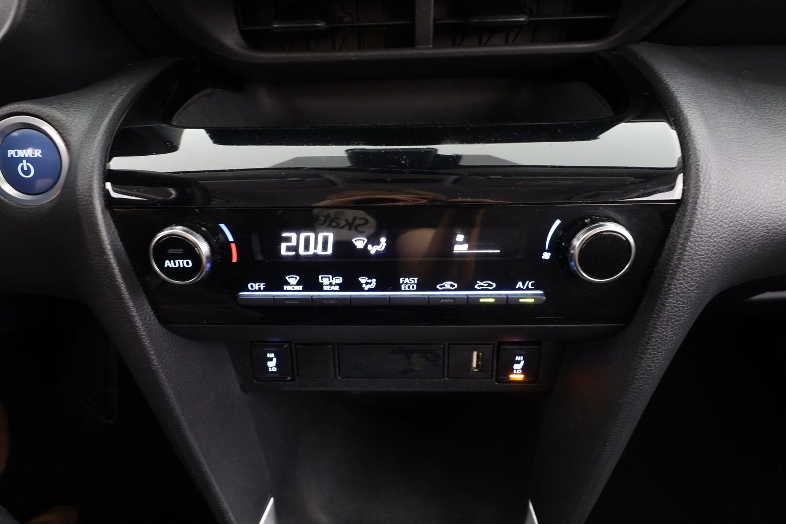 Toyota Yaris Cross 2023 1,5 Hybrid Active Business - | ACC | P.kamera | LTA | RSA | Keyless | LED | Apple & Android | Lämm. ratti | Aut. pitkät | Merkkihuollot | 1-om suomiauto | 2x renkaat aluin | ALV |