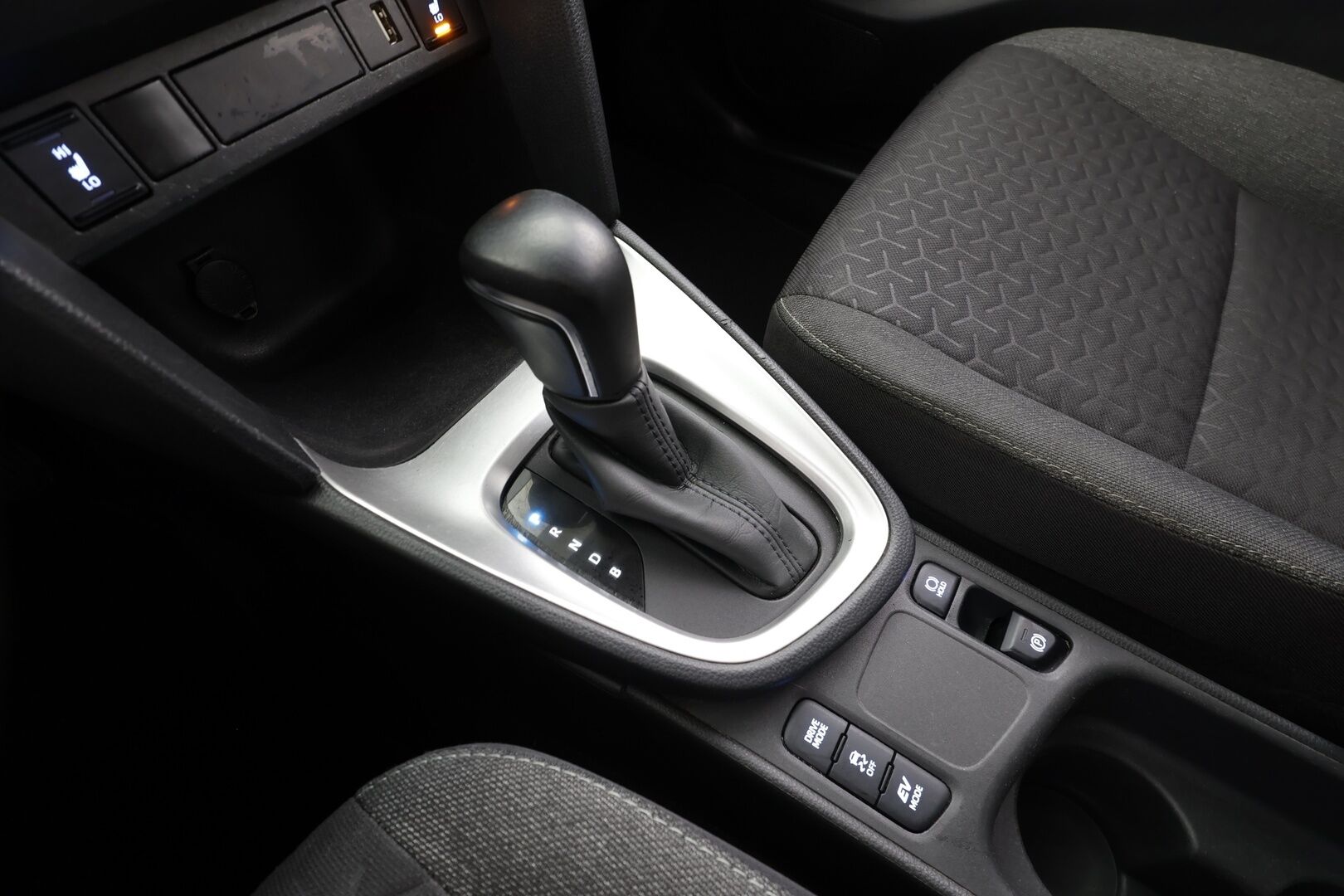 Toyota Yaris Cross 2023 1,5 Hybrid Active Business - | ACC | P.kamera | LTA | RSA | Keyless | LED | Apple & Android | Lämm. ratti | Aut. pitkät | Merkkihuollot | 1-om suomiauto | 2x renkaat aluin | ALV |