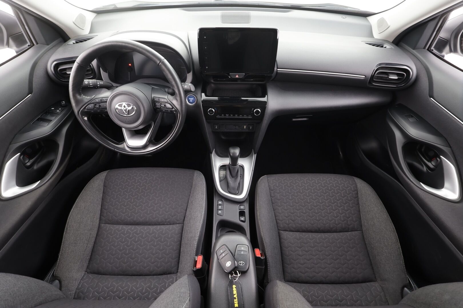 Toyota Yaris Cross 2023 1,5 Hybrid Active Business - | ACC | P.kamera | LTA | RSA | Keyless | LED | Apple & Android | Lämm. ratti | Aut. pitkät | Merkkihuollot | 1-om suomiauto | 2x renkaat aluin | ALV |