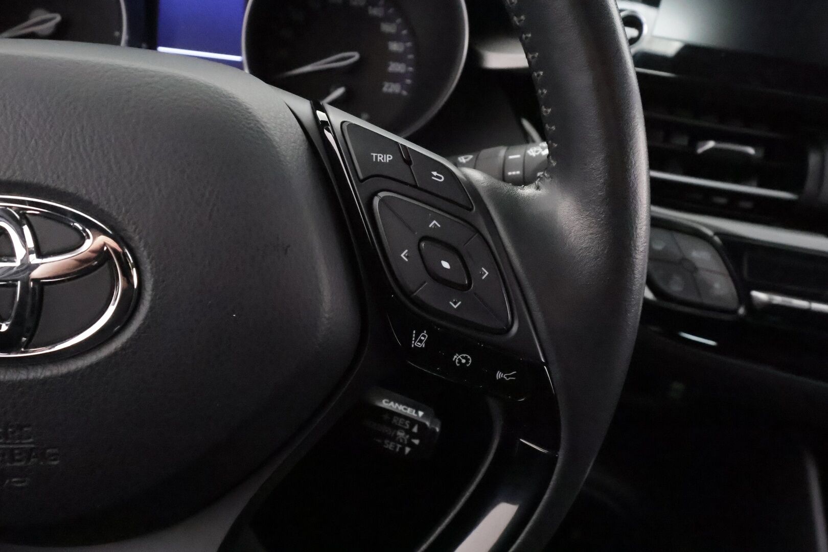 Toyota C-HR 2024 1,8 Hybrid Active Plus - | ACC | LED | Navi | P.kamera | Lane Assist | PCS | RSA | Apple & Android | Merkkihuollot | 2x renkaat aluin | - KORKO VAIN 3,99 %