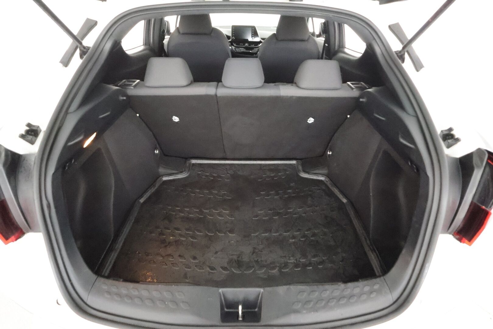 Toyota C-HR 2024 1,8 Hybrid Active Plus - | ACC | LED | Navi | P.kamera | Lane Assist | PCS | RSA | Apple & Android | Merkkihuollot | 2x renkaat aluin | - KORKO VAIN 3,99 %