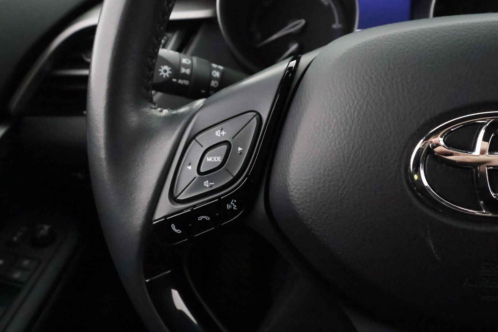 Toyota C-HR 2024 1,8 Hybrid Active Plus - | ACC | LED | Navi | P.kamera | Lane Assist | PCS | RSA | Apple & Android | Merkkihuollot | 2x renkaat aluin | - KORKO VAIN 3,99 %