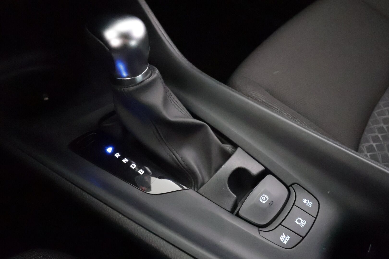 Toyota C-HR 2024 1,8 Hybrid Active Plus - | ACC | LED | Navi | P.kamera | Lane Assist | PCS | RSA | Apple & Android | Merkkihuollot | 2x renkaat aluin | - KORKO VAIN 3,99 %