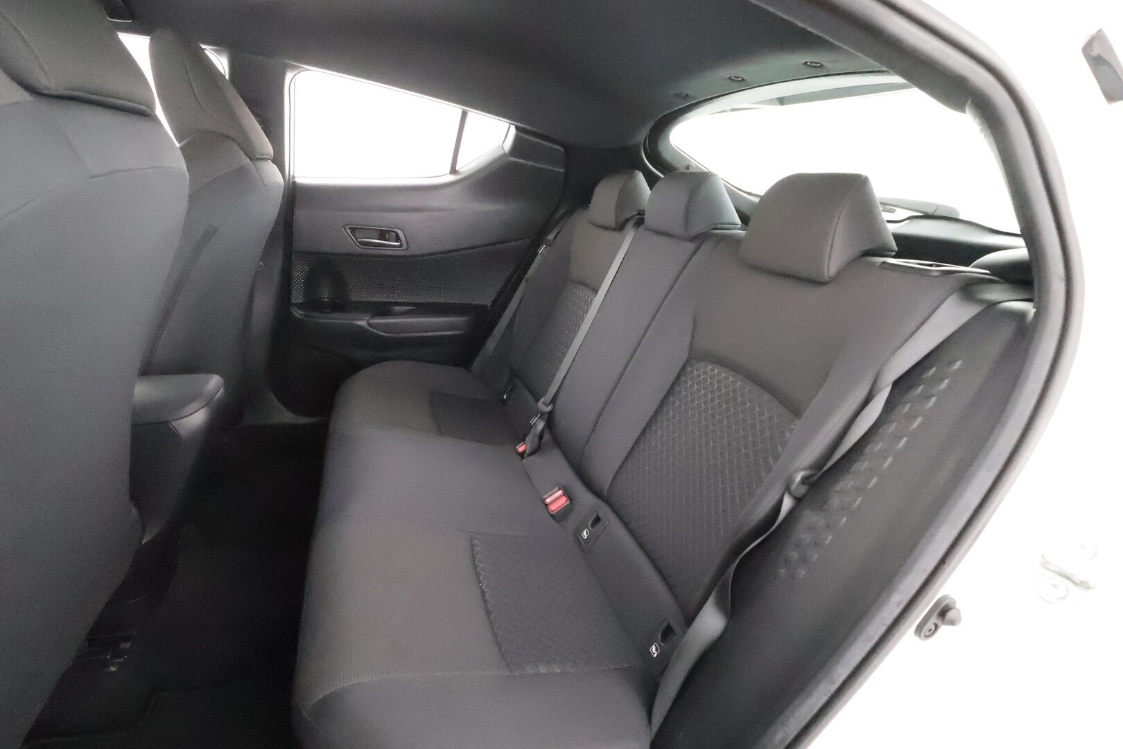 Toyota C-HR 2024 1,8 Hybrid Active Plus - | ACC | LED | Navi | P.kamera | Lane Assist | PCS | RSA | Apple & Android | Merkkihuollot | 2x renkaat aluin | - KORKO VAIN 3,99 %