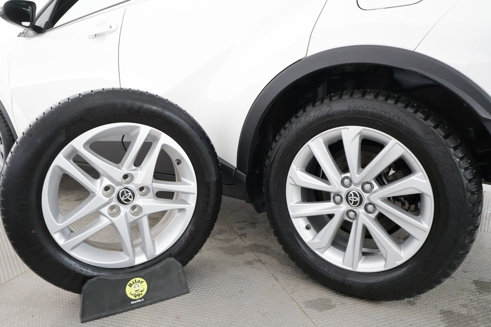 Toyota C-HR 2024 1,8 Hybrid Active Plus - | ACC | LED | Navi | P.kamera | Lane Assist | PCS | RSA | Apple & Android | Merkkihuollot | 2x renkaat aluin | - KORKO VAIN 3,99 %