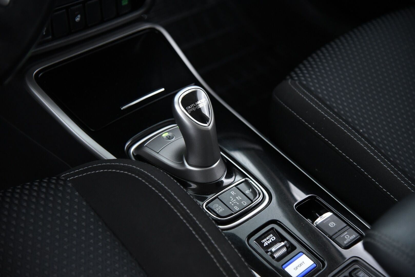 MITSUBISHI OUTLANDER PHEV 2020 Active PHEV 4WD 5P * Koukku / Adapt. vak / P-kamera / Keyless - Remote Climate Control / LED / 