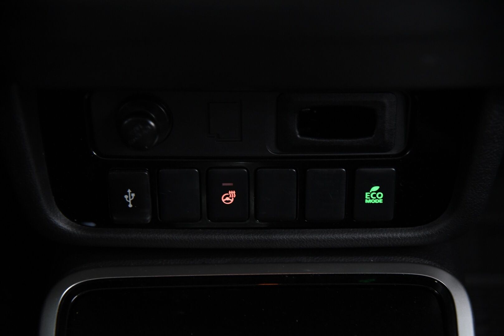 MITSUBISHI OUTLANDER PHEV 2020 Active PHEV 4WD 5P * Koukku / Adapt. vak / P-kamera / Keyless - Remote Climate Control / LED / 