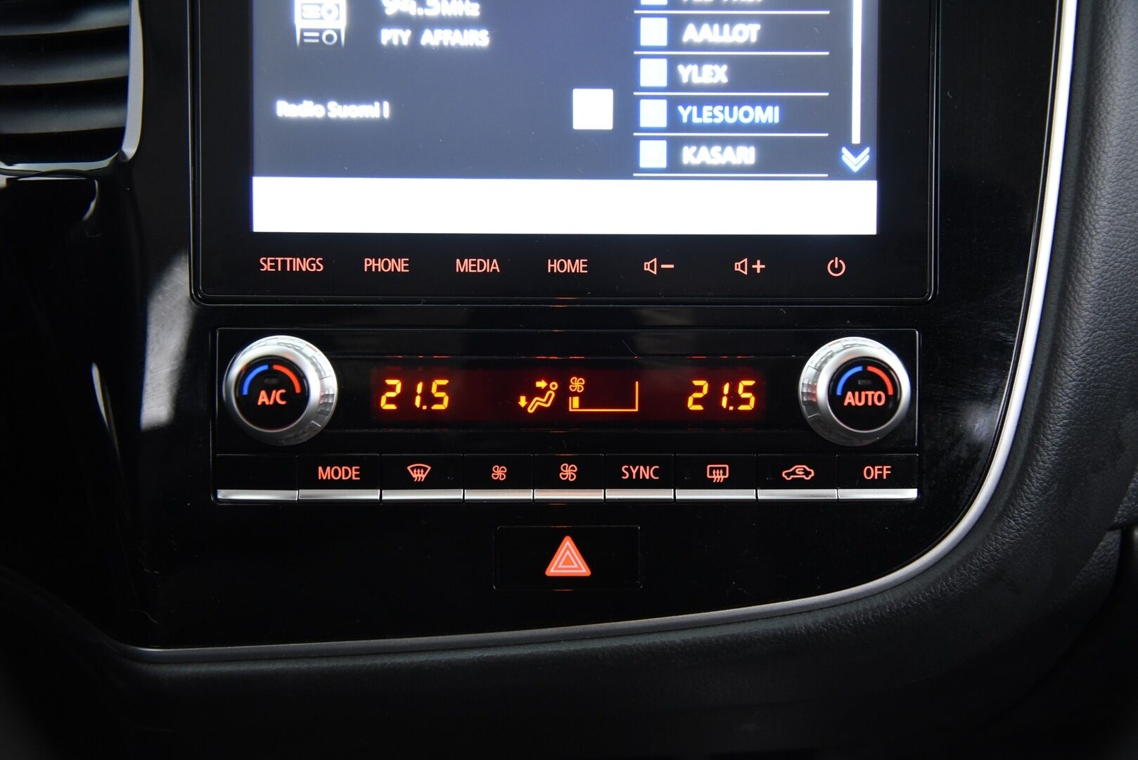 MITSUBISHI OUTLANDER PHEV 2020 Active PHEV 4WD 5P * Koukku / Adapt. vak / P-kamera / Keyless - Remote Climate Control / LED / 