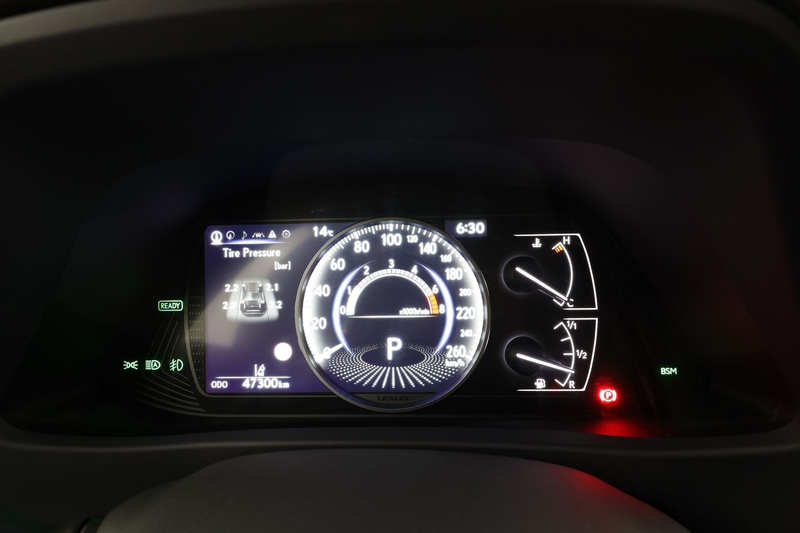 Lexus UX 2023 250h F SPORT Design * Adapt.Vakkari / Peruutuskamera / Nahkasisusta / LED / KeylessGo / Sähköluukku / Supervarusteet - Kahdet renkaat aluvanteilla