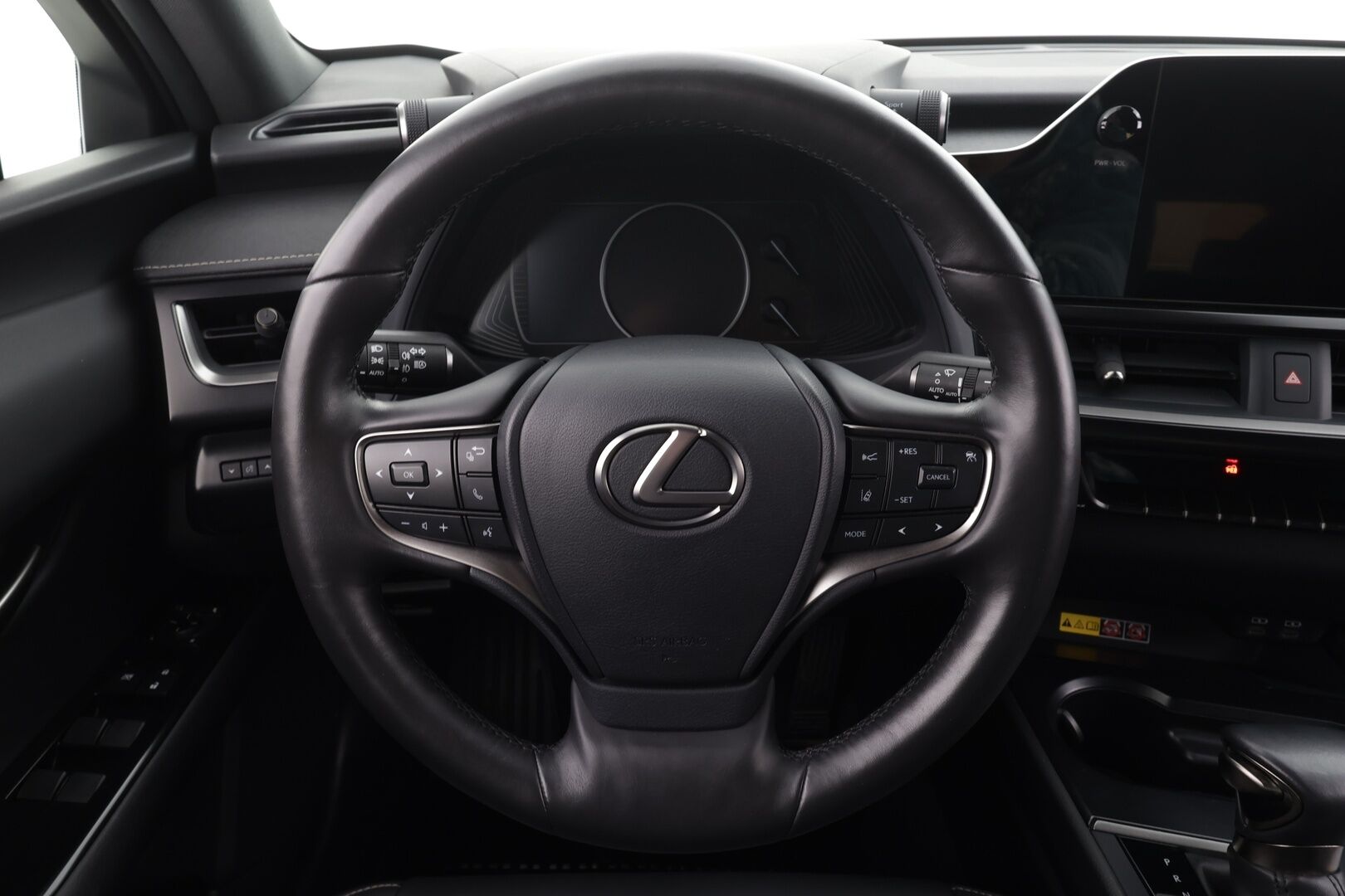 Lexus UX 2023 250h F SPORT Design * Adapt.Vakkari / Peruutuskamera / Nahkasisusta / LED / KeylessGo / Sähköluukku / Supervarusteet - Kahdet renkaat aluvanteilla