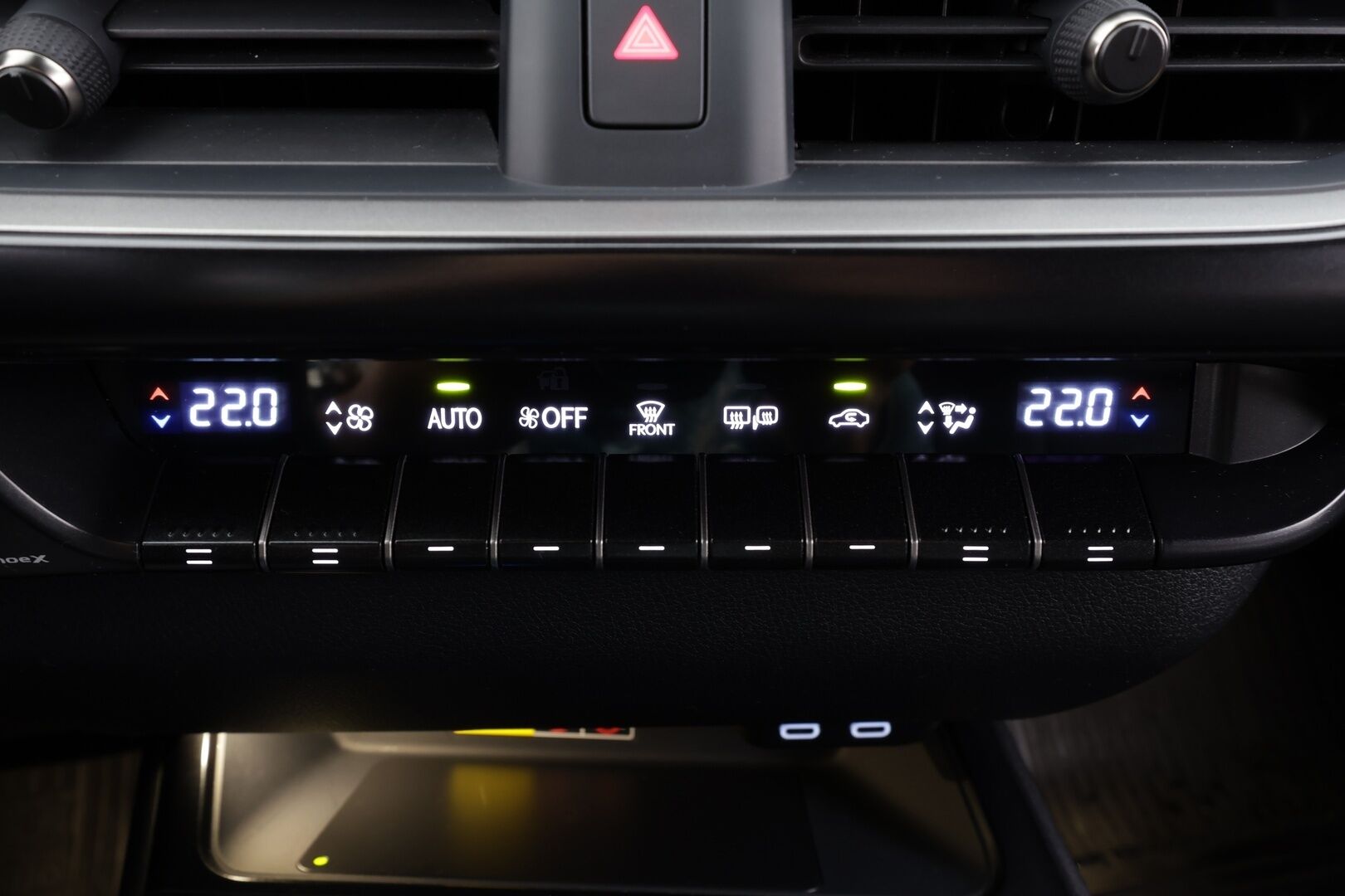 Lexus UX 2023 250h F SPORT Design * Adapt.Vakkari / Peruutuskamera / Nahkasisusta / LED / KeylessGo / Sähköluukku / Supervarusteet - Kahdet renkaat aluvanteilla