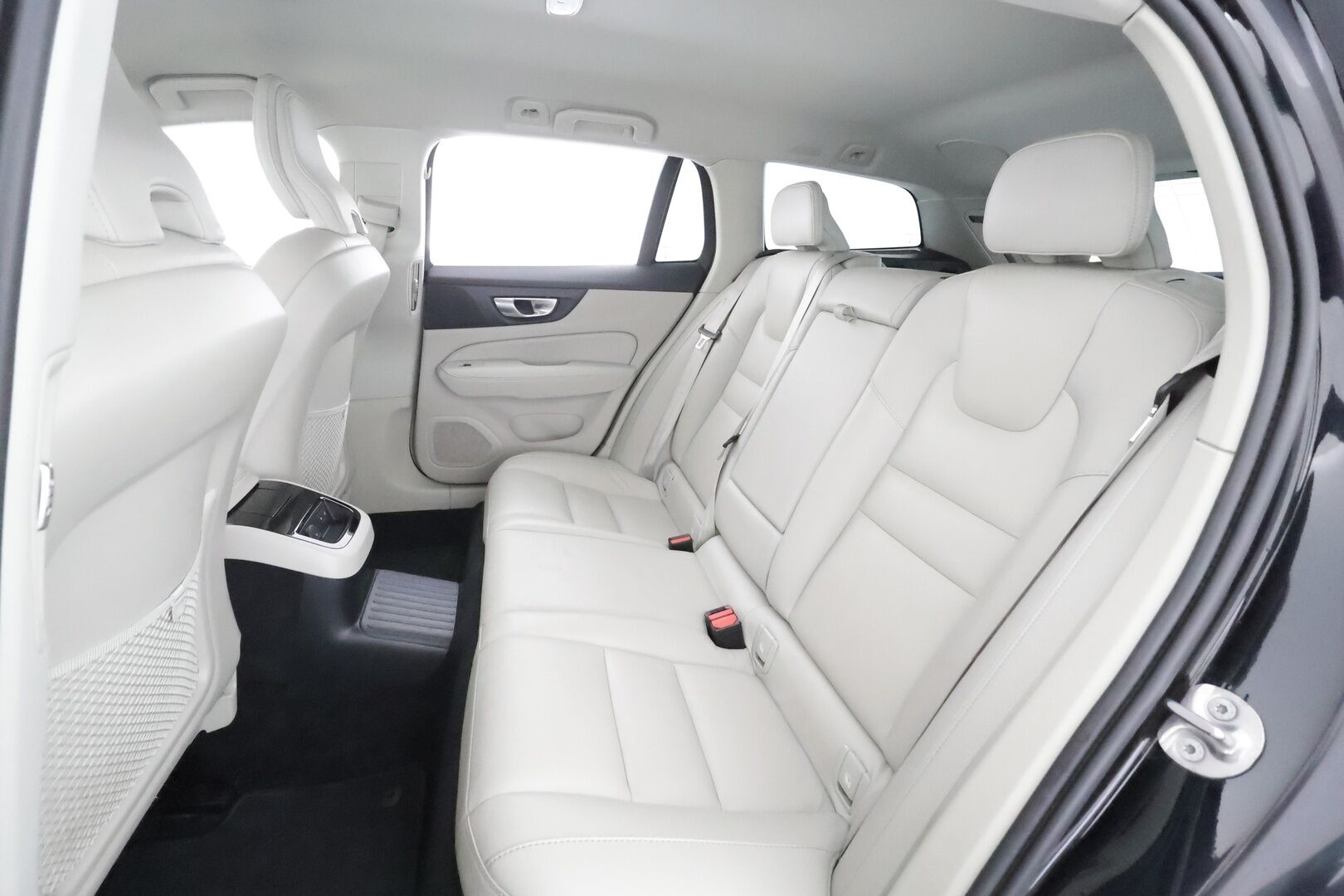 Volvo V60 2024 T6 AWD Long Range Plus Dark aut - Suomi-auto | ACC | H&K | Muistipenkit | Full-LED | BLIS | Sporttinahat | Keyless | Facelift | Kahdet renkaat aluvanteilla | Merkkihuollettu
