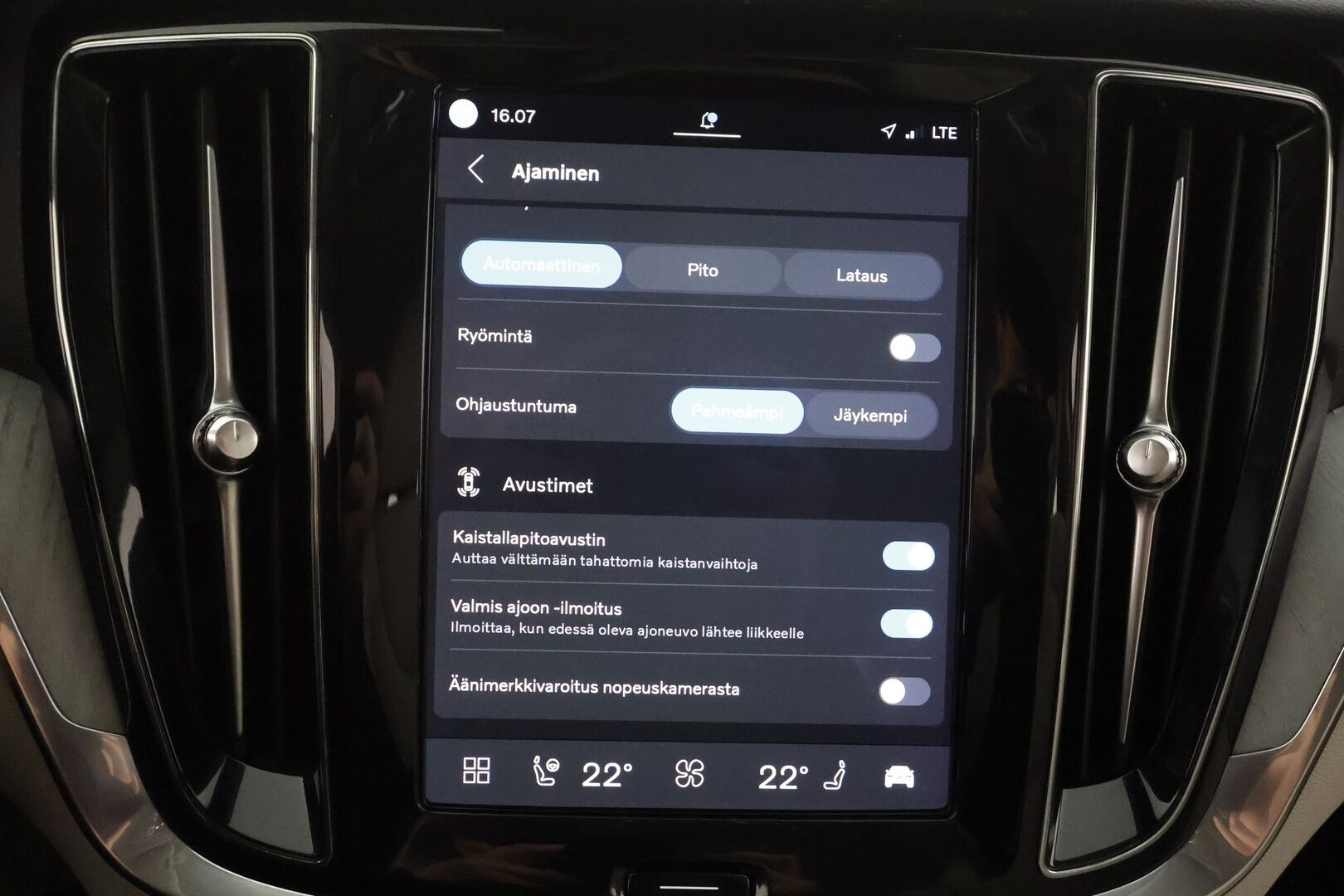 Volvo V60 2024 T6 AWD Long Range Plus Dark aut - Suomi-auto | ACC | H&K | Muistipenkit | Full-LED | BLIS | Sporttinahat | Keyless | Facelift | Kahdet renkaat aluvanteilla | Merkkihuollettu