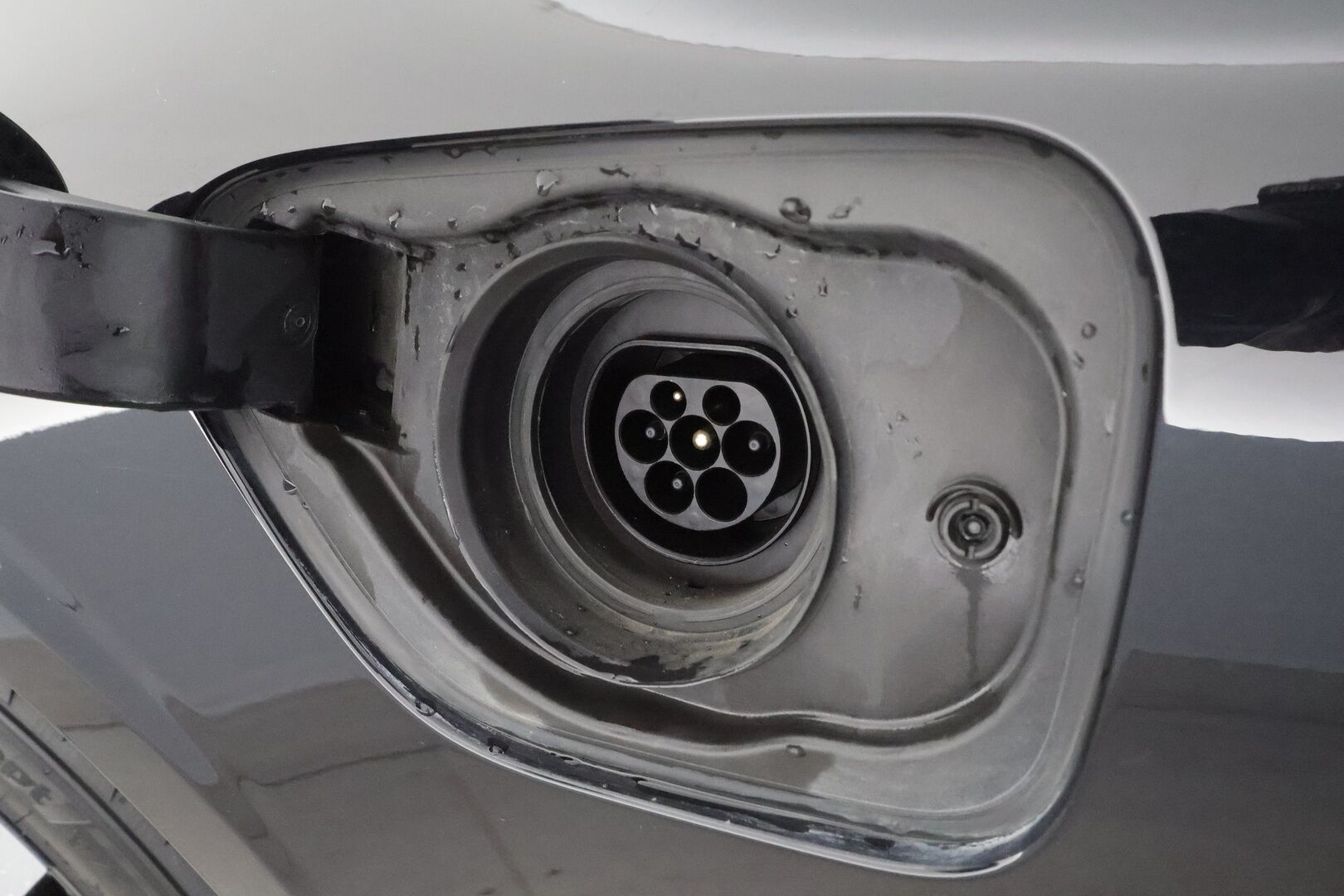 Volvo V60 2024 T6 AWD Long Range Plus Dark aut - Suomi-auto | ACC | H&K | Muistipenkit | Full-LED | BLIS | Sporttinahat | Keyless | Facelift | Kahdet renkaat aluvanteilla | Merkkihuollettu