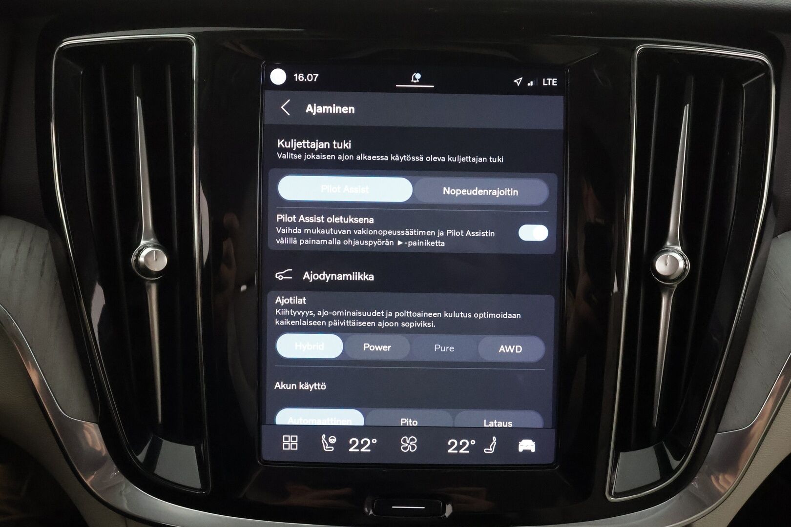 Volvo V60 2024 T6 AWD Long Range Plus Dark aut - Suomi-auto | ACC | H&K | Muistipenkit | Full-LED | BLIS | Sporttinahat | Keyless | Facelift | Kahdet renkaat aluvanteilla | Merkkihuollettu