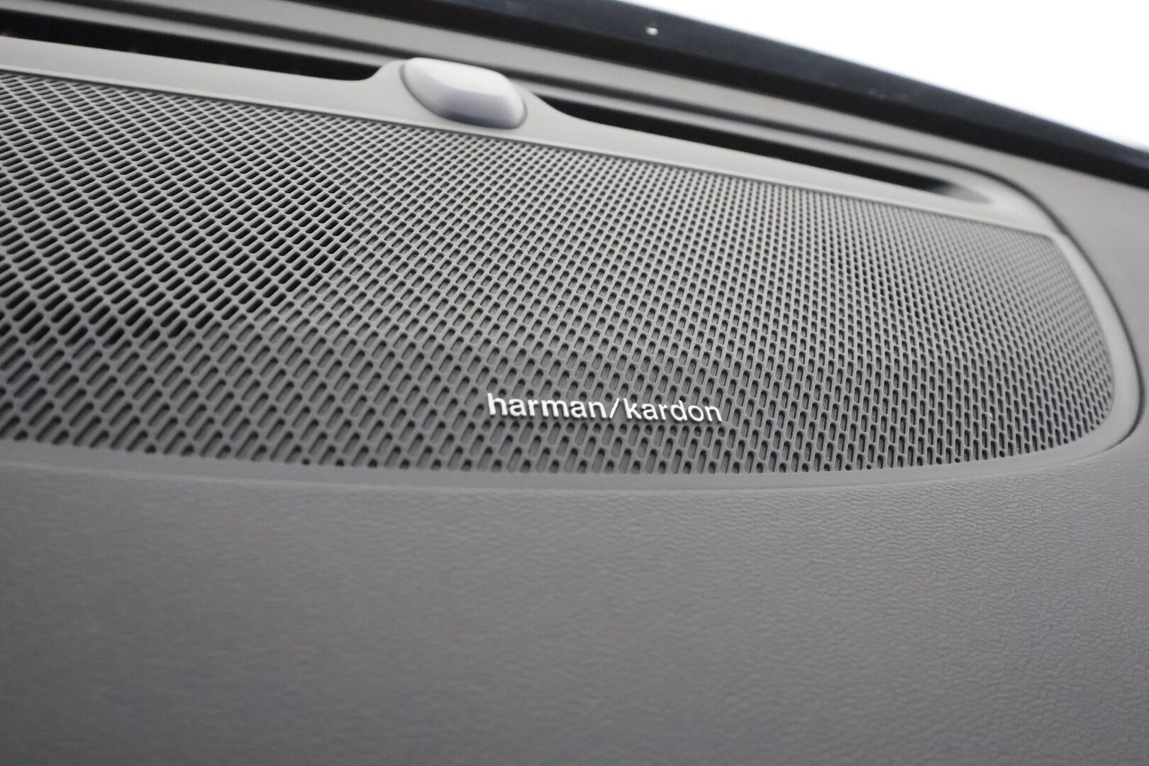 Volvo V60 2024 T6 AWD Long Range Plus Dark aut - Suomi-auto | ACC | H&K | Muistipenkit | Full-LED | BLIS | Sporttinahat | Keyless | Facelift | Kahdet renkaat aluvanteilla | Merkkihuollettu
