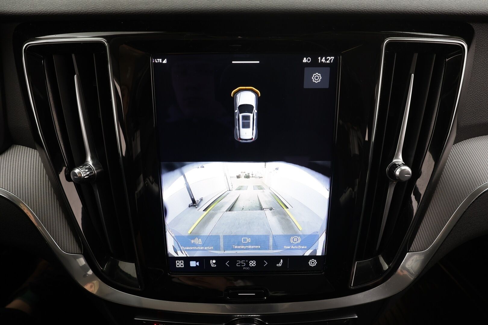 Volvo V60 2024 T6 AWD Long Range Plus Dark aut * Koukku / ACC / Full-LED / P.Kamera / Sportnahat Muistilla / Kaistavahti / Keyless * - 1-om Suomi-auto / 2x Latauskaapelit / Kahdet renkaat - HULLUT JOULUT KORKOTARJOUS 2,49% 