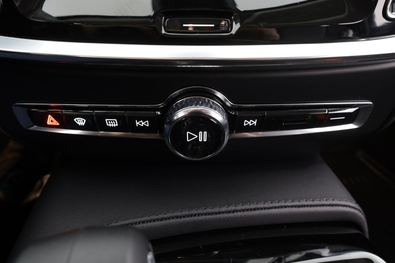 Volvo V60 2024 T6 AWD Long Range Plus Dark aut * Koukku / ACC / Full-LED / P.Kamera / Sportnahat Muistilla / Kaistavahti / Keyless * - *1-om Suomi-auto / 2x Latauskaapelit / Kahdet renkaat*