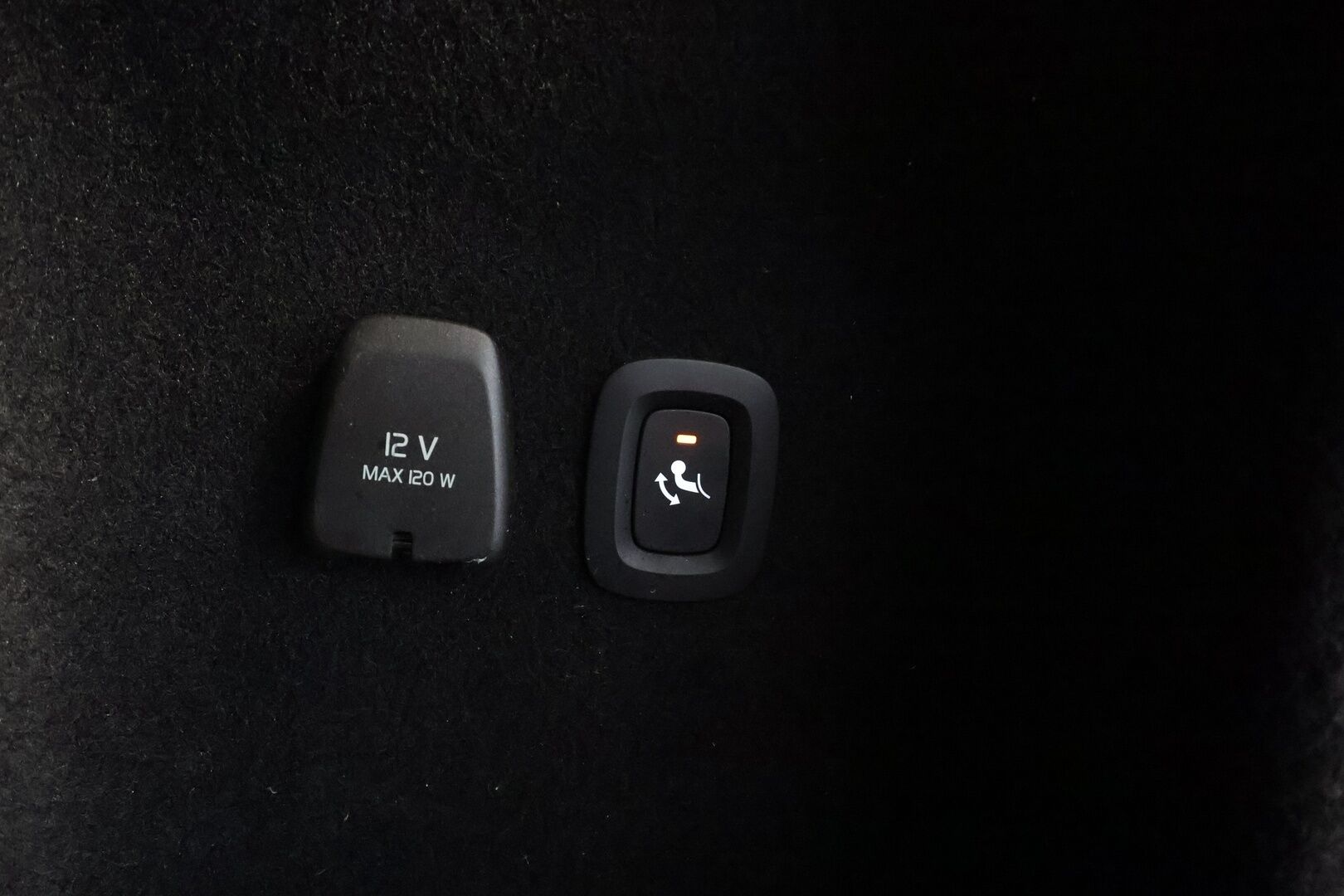 Volvo V60 2024 T6 AWD Long Range Plus Dark aut * Koukku / ACC / Full-LED / P.Kamera / Sportnahat Muistilla / Kaistavahti / Keyless * - *1-om Suomi-auto / 2x Latauskaapelit / Kahdet renkaat*