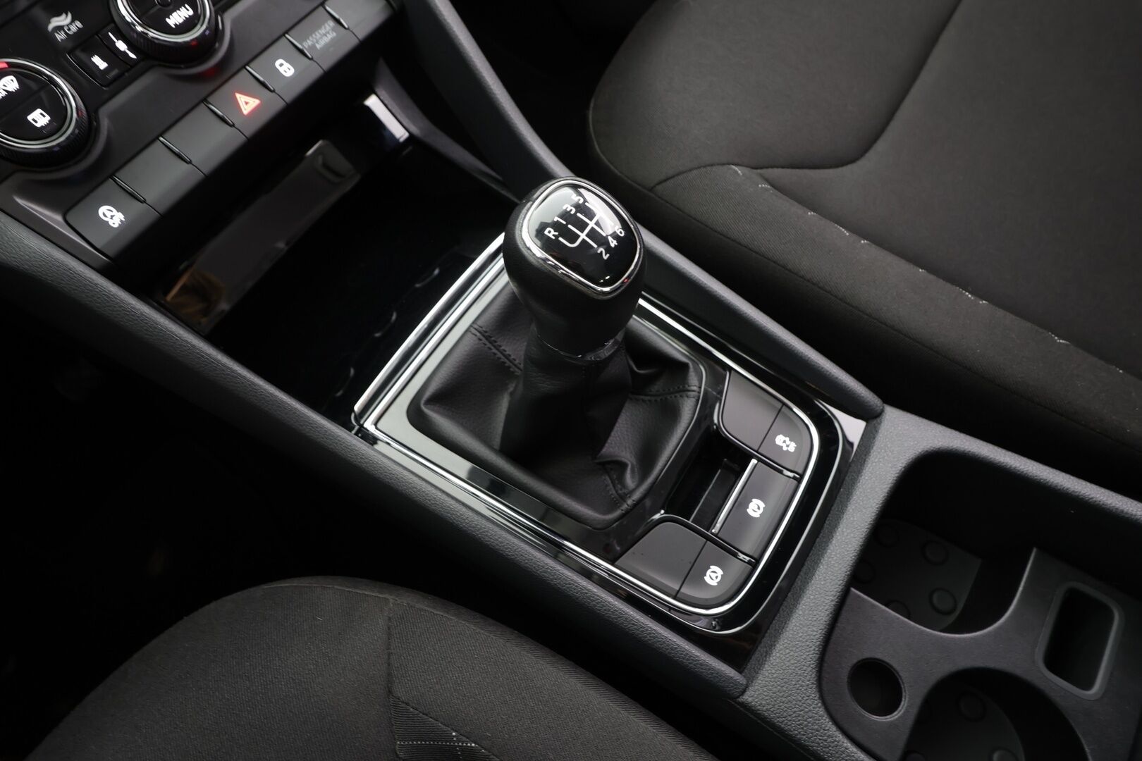 Skoda Kodiaq 2024 1.5 TSI ACT Active - | Vakkari | Webasto | LED | P.Kamera | Ratinlämmitys | Digimittaristo | Navi | Apple&Android | 1.Om Suomi-auto | Kahdet Renkaat | Merkkihuollettu |