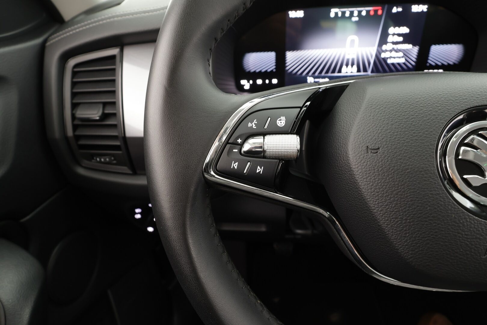 Skoda Kodiaq 2024 1.5 TSI ACT Active - | Vakkari | Webasto | LED | P.Kamera | Ratinlämmitys | Digimittaristo | Navi | Apple&Android | 1.Om Suomi-auto | Kahdet Renkaat | Merkkihuollettu |