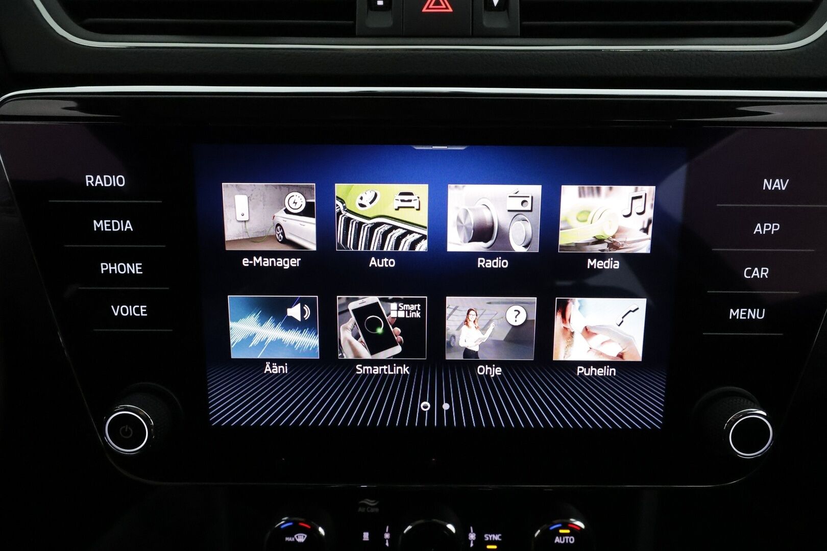 Skoda Superb 2020 Combi 1,4 TSI PHEV Style iV DSG **Webasto / Koukku / ACC / Matrix-LED / P.kamera / Hierova Sportpenkki Muistilla** - 2x Latauskaapelit / Kahdet Renkaat