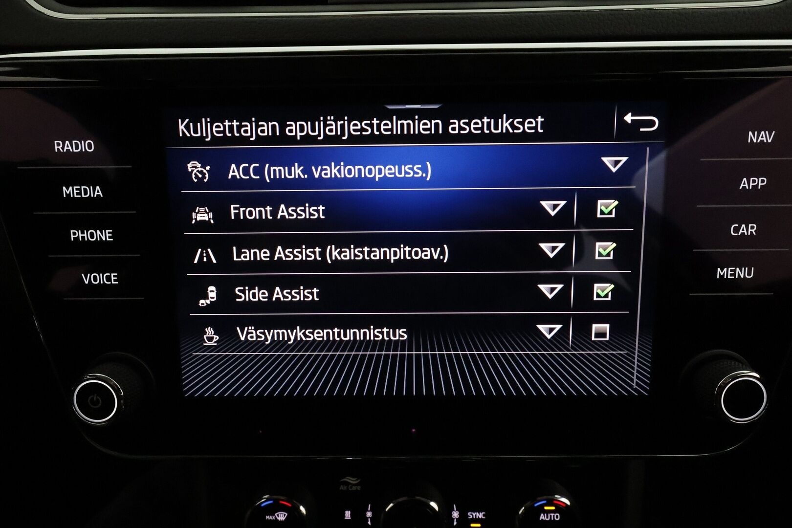 Skoda Superb 2020 Combi 1,4 TSI PHEV Style iV DSG **Webasto / Koukku / ACC / Matrix-LED / P.kamera / Hierova Sportpenkki Muistilla** - 2x Latauskaapelit / Kahdet Renkaat