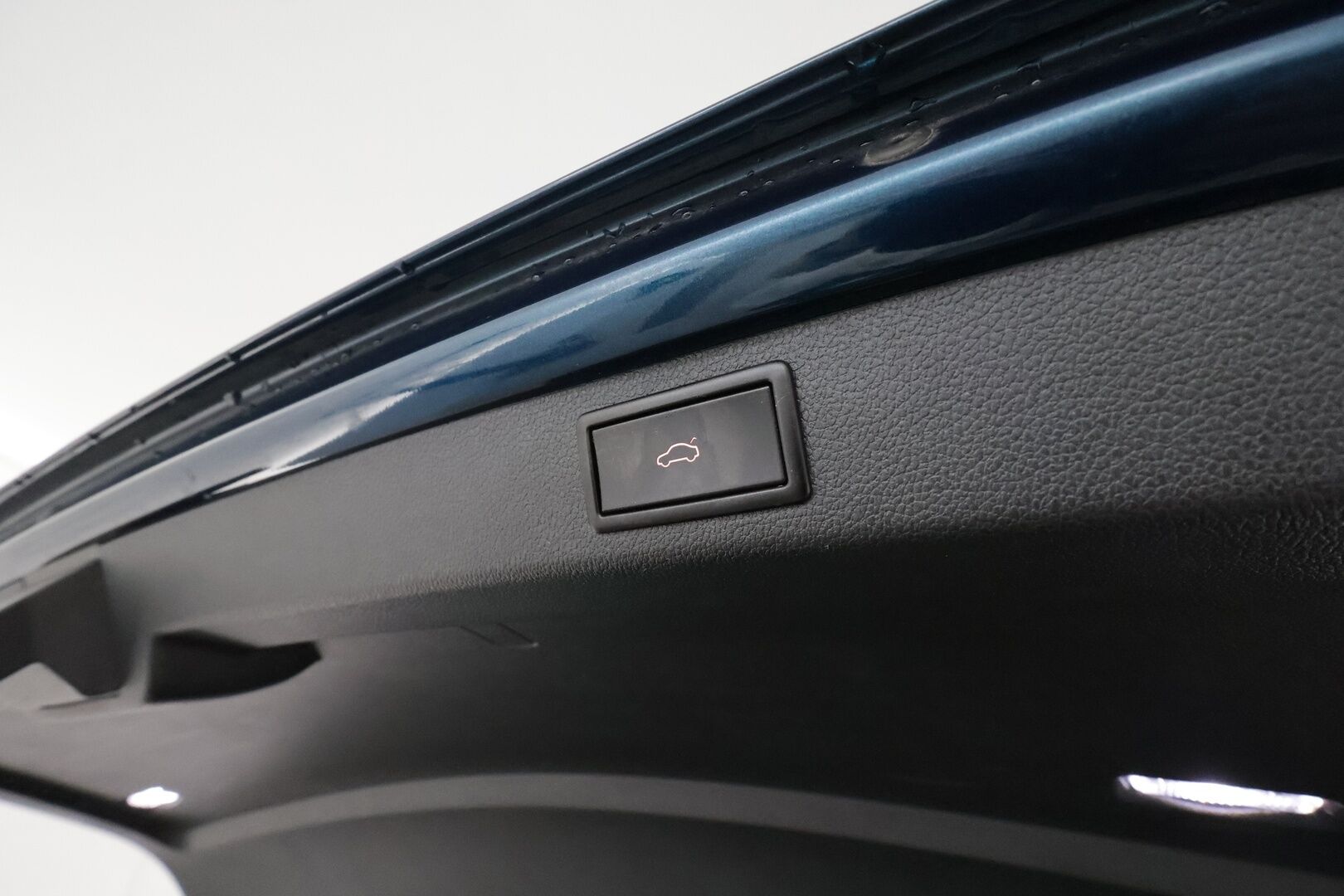 Skoda Superb 2020 Combi 1,4 TSI PHEV Style iV DSG **Webasto / Koukku / ACC / Matrix-LED / P.kamera / Hierova Sportpenkki Muistilla** - 2x Latauskaapelit / Kahdet Renkaat