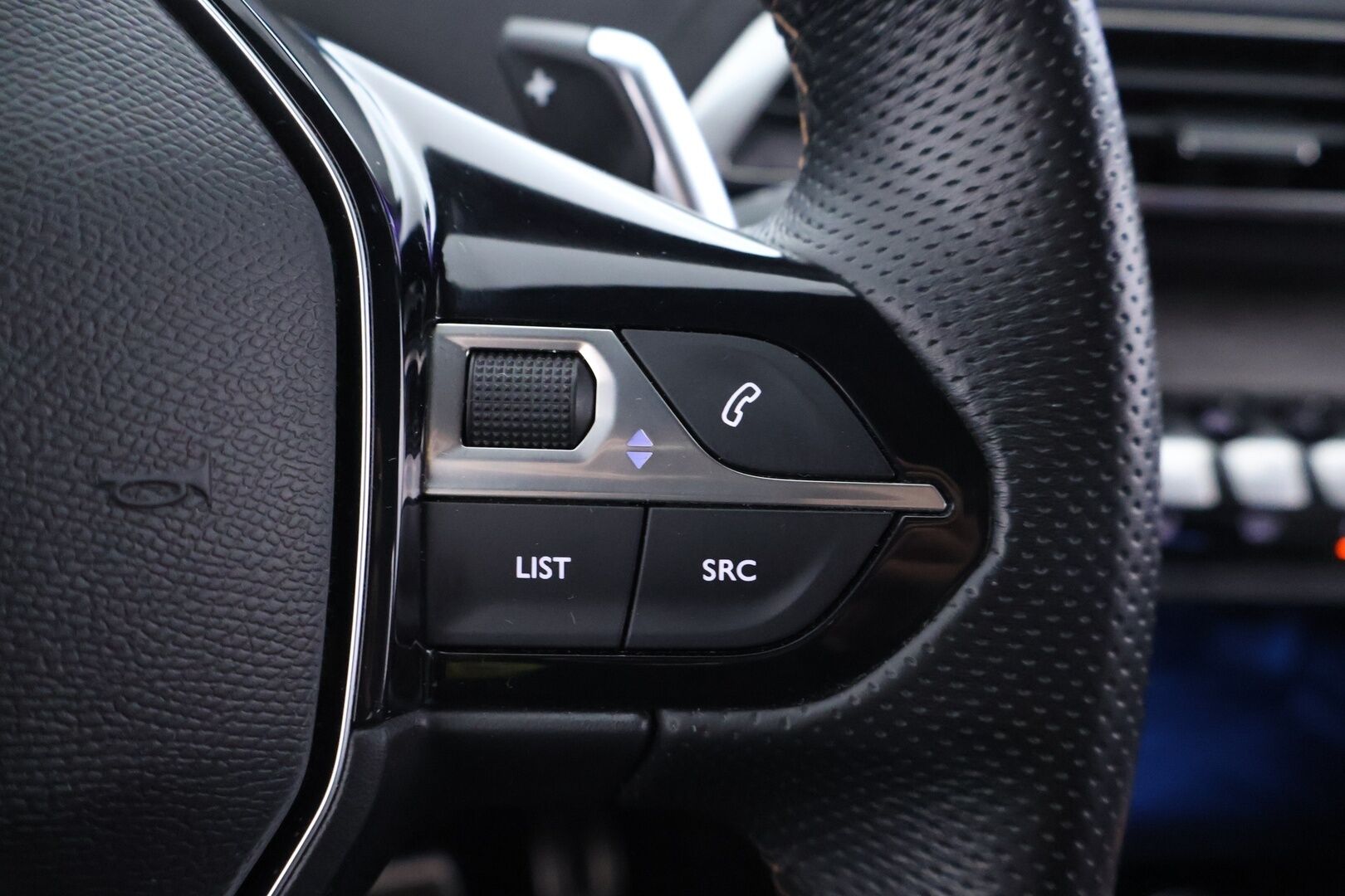 PEUGEOT 3008 2020 GT Hybrid4 300 EAT8-aut. * Digimittaristo / ACC / Kessy / Navi / P-kamera* - *Siisti / 2x renkaat ja vanteet / Merkkiliikkeen huoltohistoria*