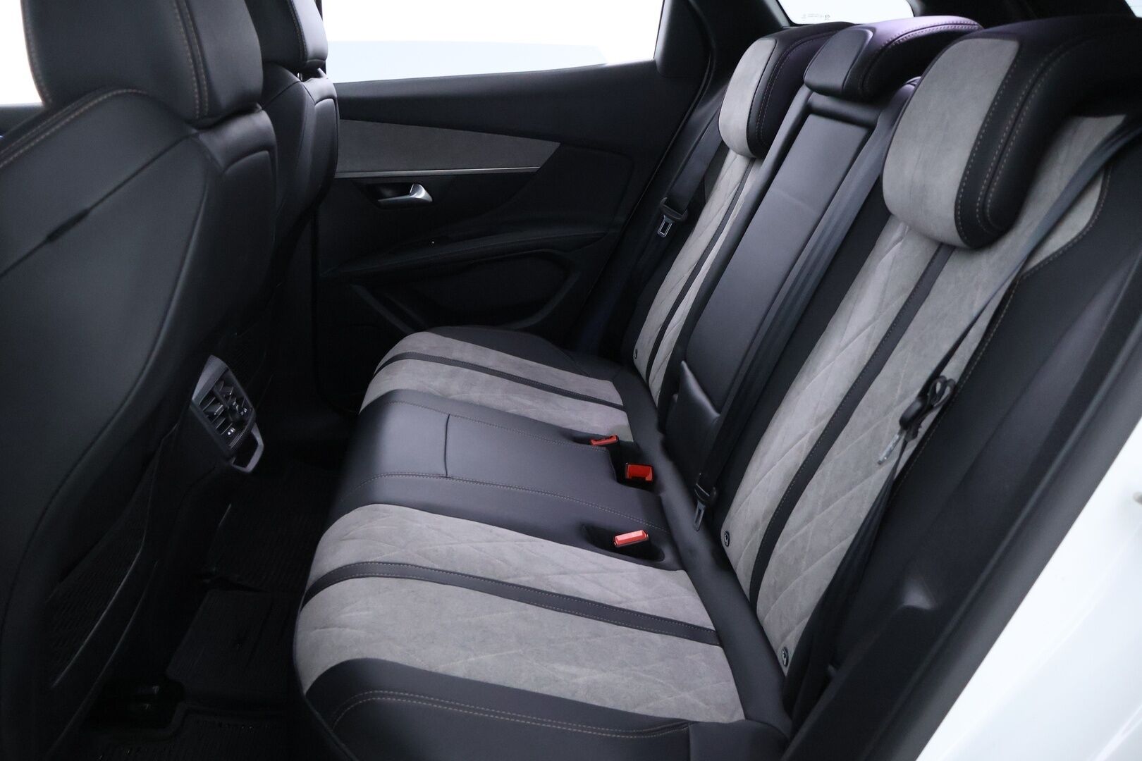 PEUGEOT 3008 2020 GT Hybrid4 300 EAT8-aut. * Digimittaristo / ACC / Kessy / Navi / P-kamera* - *Siisti / 2x renkaat ja vanteet / Merkkiliikkeen huoltohistoria*