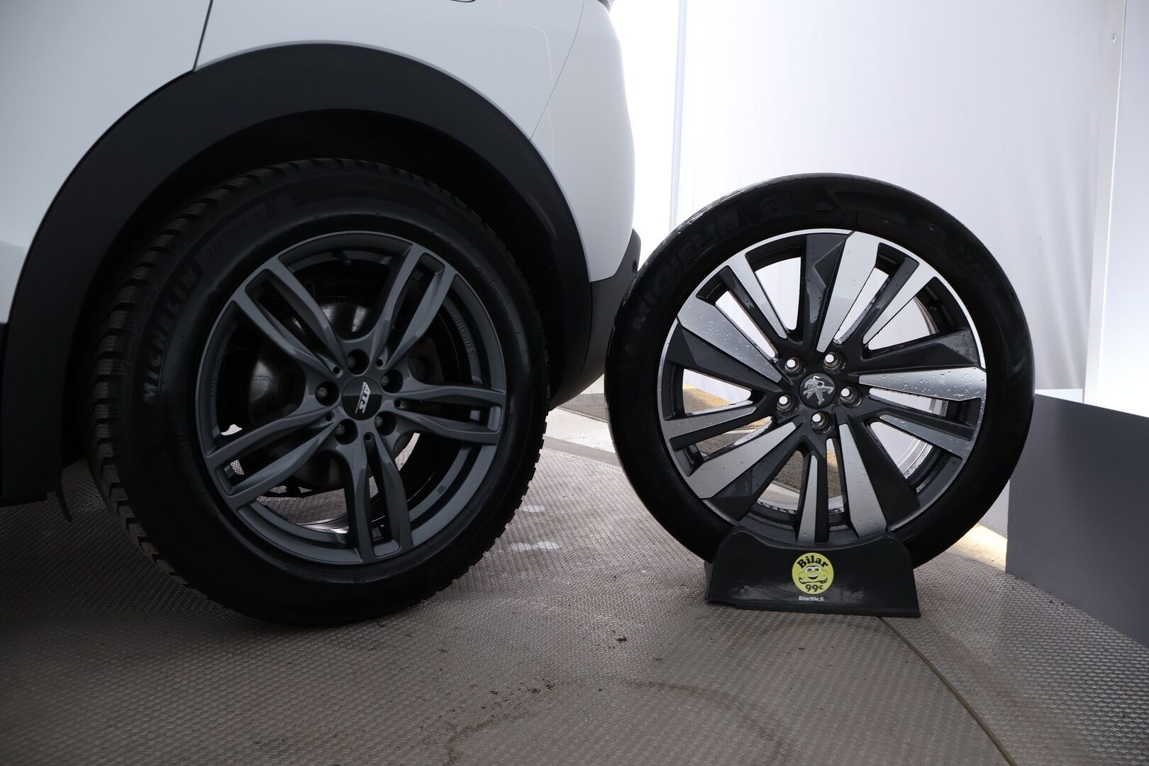 PEUGEOT 3008 2020 GT Hybrid4 300 EAT8-aut. * Digimittaristo / ACC / Kessy / Navi / P-kamera* - *Siisti / 2x renkaat ja vanteet / Merkkiliikkeen huoltohistoria*
