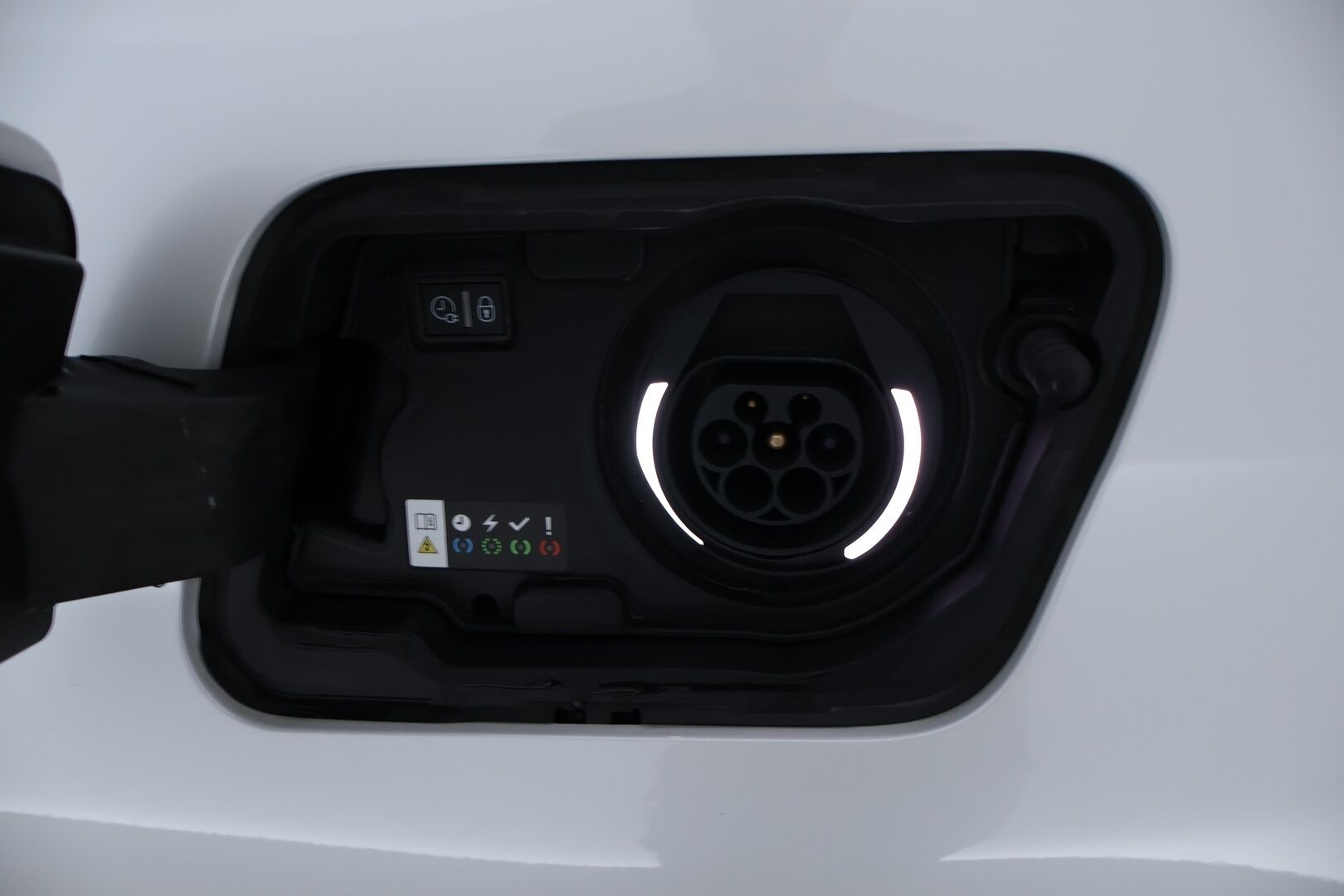 PEUGEOT 3008 2020 GT Hybrid4 300 EAT8-aut. * Digimittaristo / ACC / Kessy / Navi / P-kamera* - *Siisti / 2x renkaat ja vanteet / Merkkiliikkeen huoltohistoria*