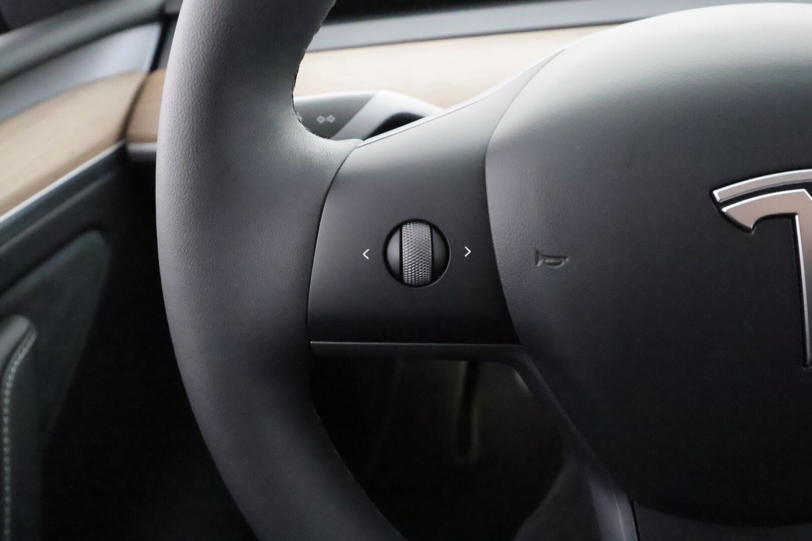 Tesla Model Y 2022 Performance - | ACC | ILP | Koukku | Matrix | Ryzen | Lasikatto | Premium audio | Sähkönahat | Muistipenkki | P.kamera | Autosteer | Keyless | 