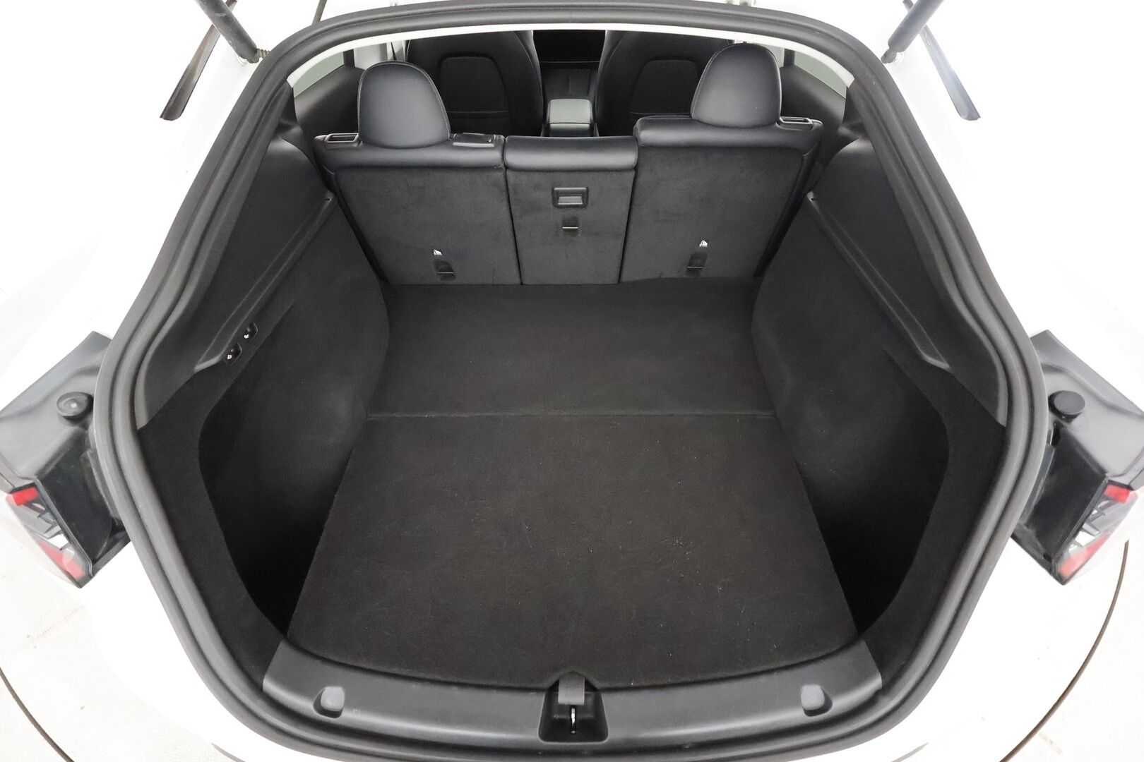 Tesla Model Y 2022 Performance - | ACC | ILP | Koukku | Matrix | Ryzen | Lasikatto | Premium audio | Sähkönahat | Muistipenkki | P.kamera | Autosteer | Keyless | 