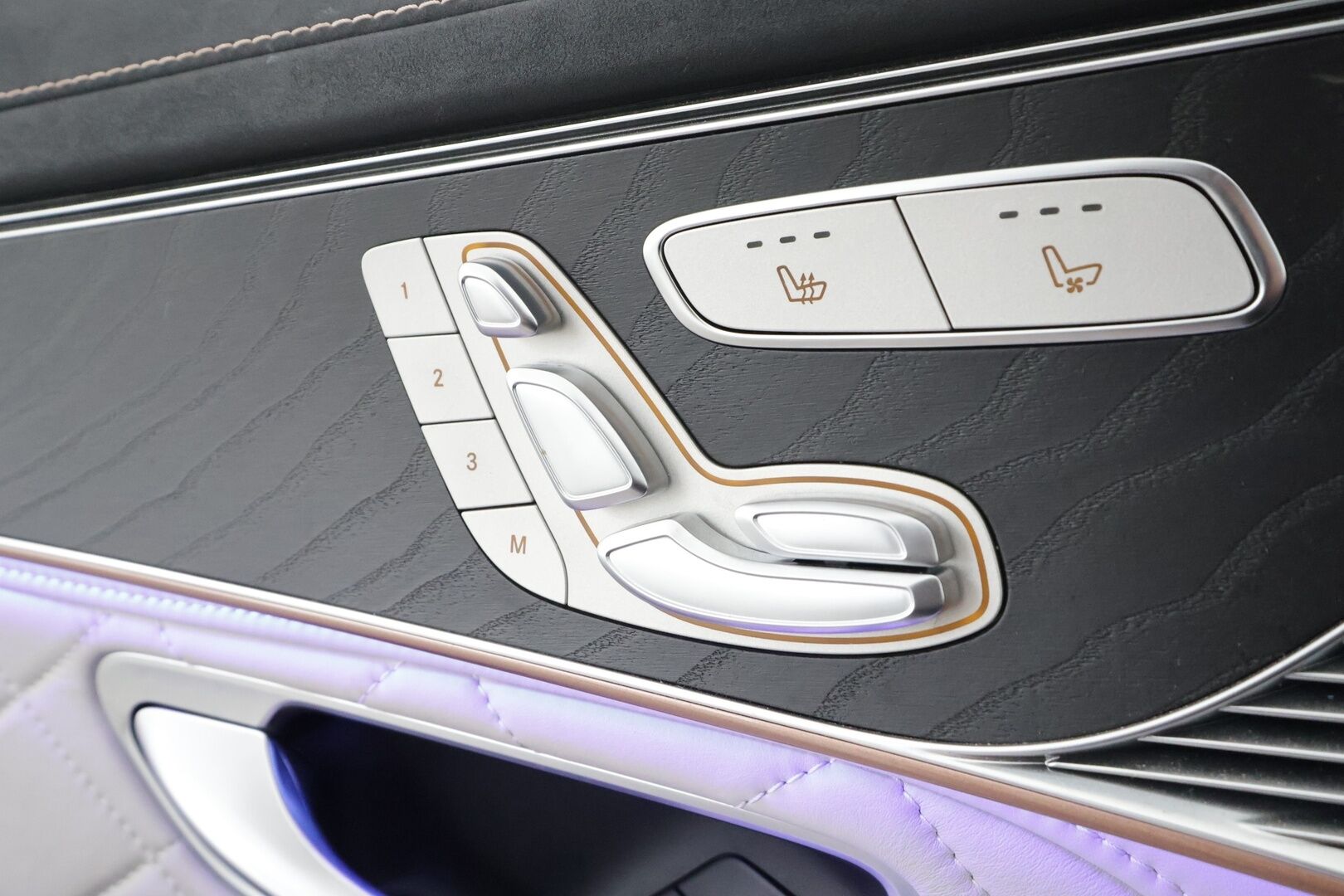 Mercedes-Benz EQC 2022 400 4MATIC Business AMG * Distronic+ / Akkukäyttöinen lisälämmitin / Koukku / Multibeam / 360-kamera * - Kahdet Renkaat