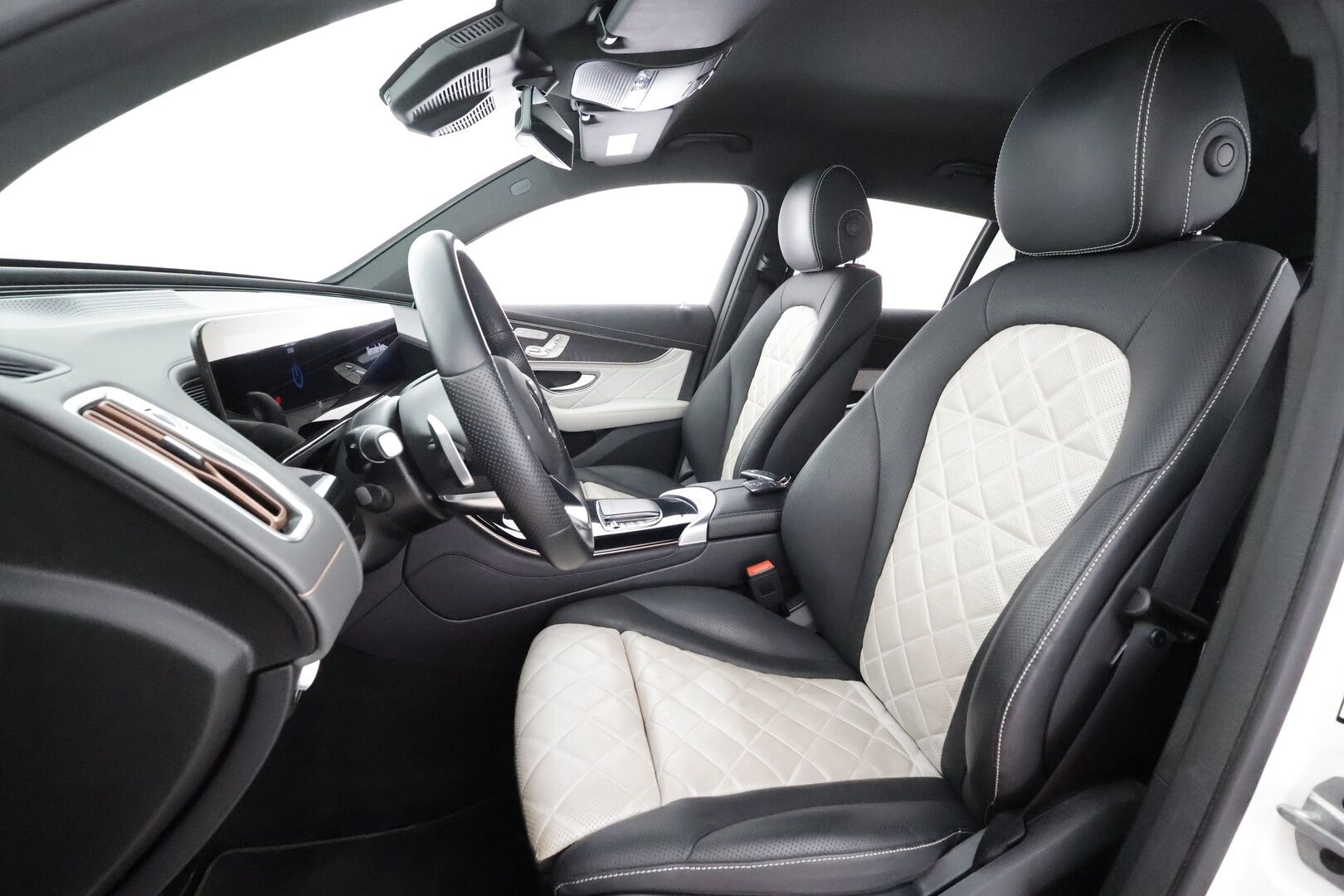 Mercedes-Benz EQC 2022 400 4MATIC Business AMG * Distronic+ / Akkukäyttöinen lisälämmitin / Koukku / Multibeam / 360-kamera * - Kahdet Renkaat