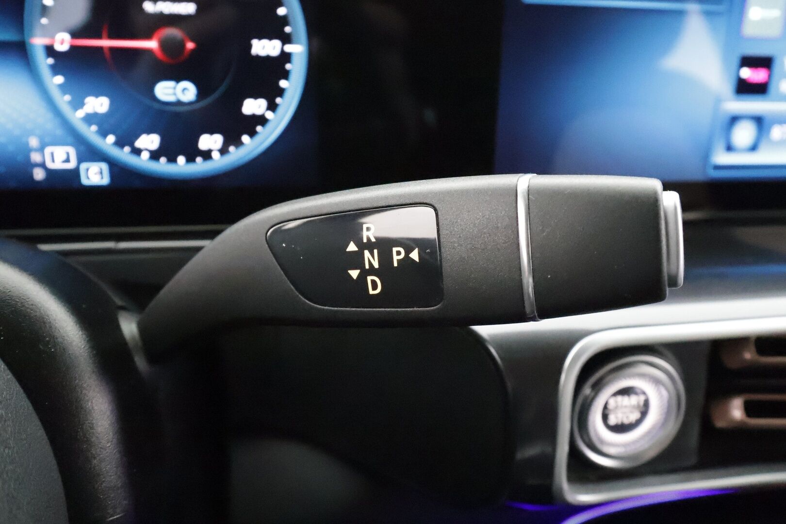 Mercedes-Benz EQC 2022 400 4MATIC Business AMG * Distronic+ / Akkukäyttöinen lisälämmitin / Koukku / Multibeam / 360-kamera * - Kahdet Renkaat