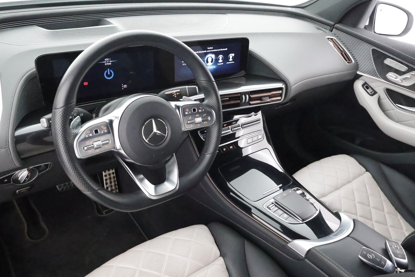 Mercedes-Benz EQC 2022 400 4MATIC Business AMG * Distronic+ / Akkukäyttöinen lisälämmitin / Koukku / Multibeam / 360-kamera * - Kahdet Renkaat