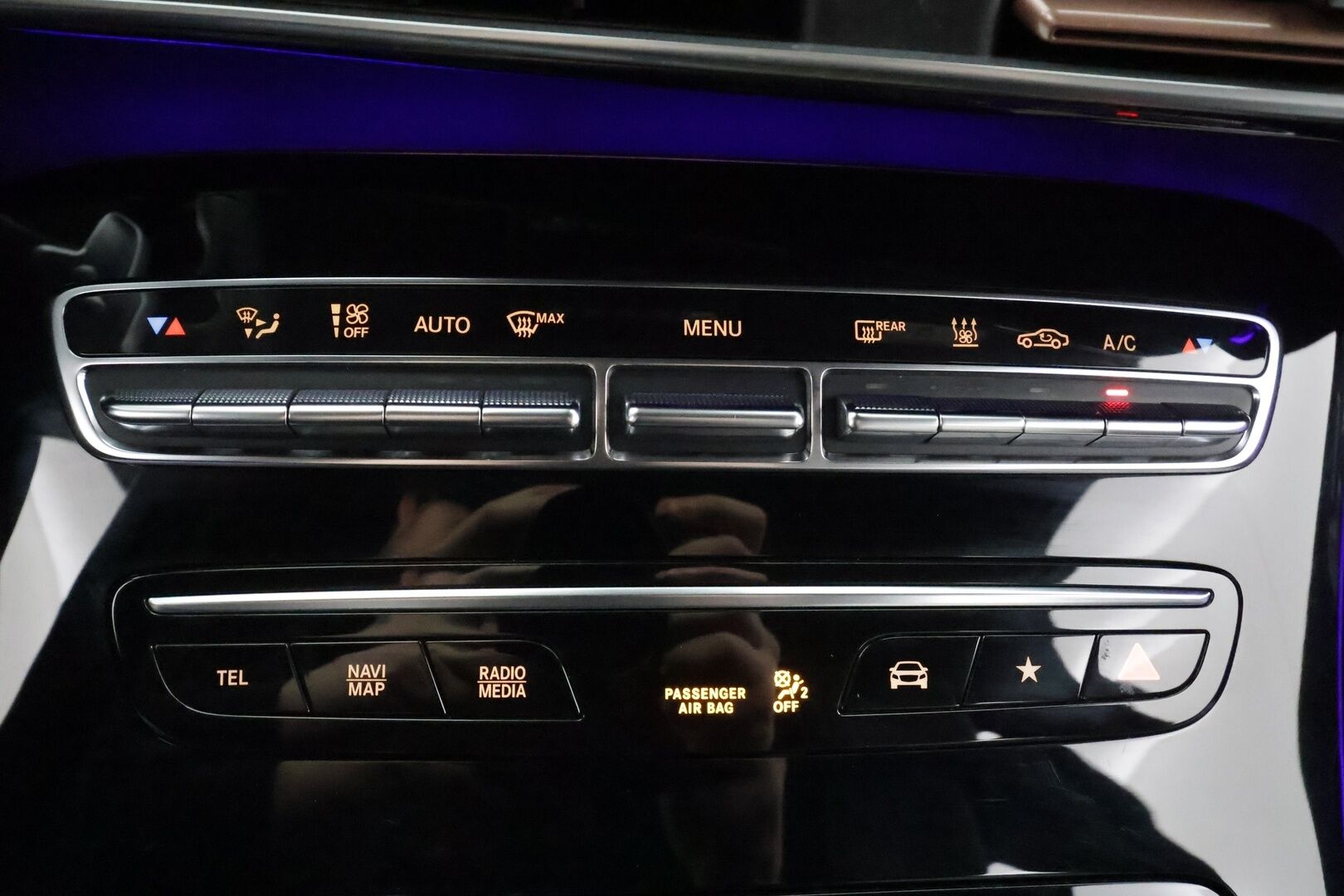 Mercedes-Benz EQC 2022 400 4MATIC Business AMG * Distronic+ / Akkukäyttöinen lisälämmitin / Koukku / Multibeam / 360-kamera * - Kahdet Renkaat