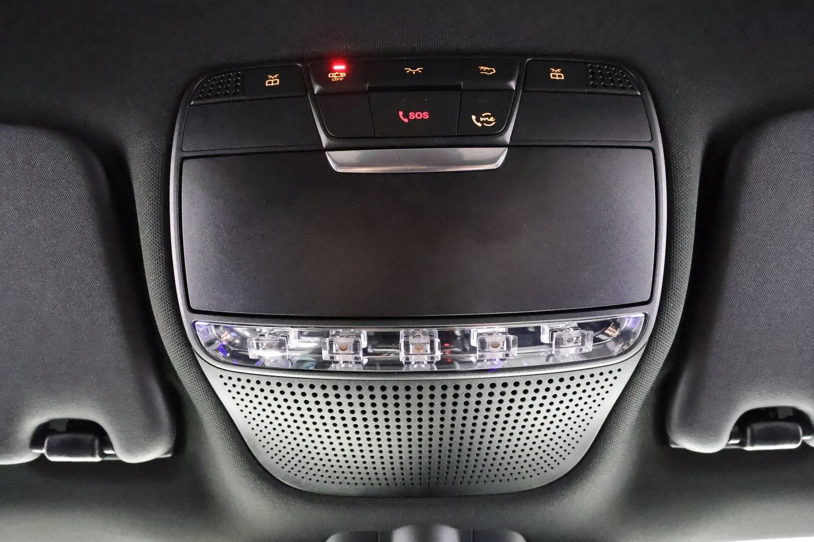 Mercedes-Benz EQC 2022 400 4MATIC Business AMG * Distronic+ / Akkukäyttöinen lisälämmitin / Koukku / Multibeam / 360-kamera * - Kahdet Renkaat