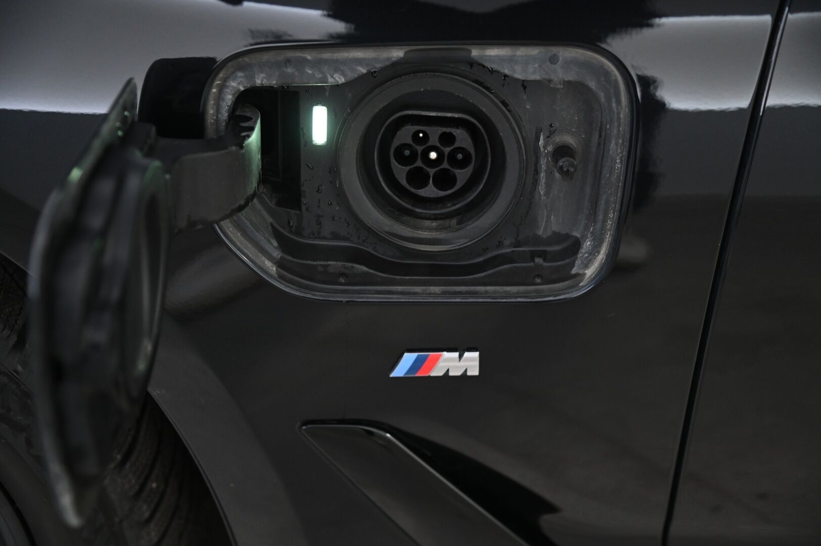 BMW 530 2021 G31 Touring 530e A Charged Edition M-Sport*H&K / Ratinlämmitin / Proff.Navi / Sporttipenkit / Vetokoukku* - *Merkkihuollettu / uudet talvirenkaat / Seuraava katsastus 10/27 / 2x alumiinivanteet*