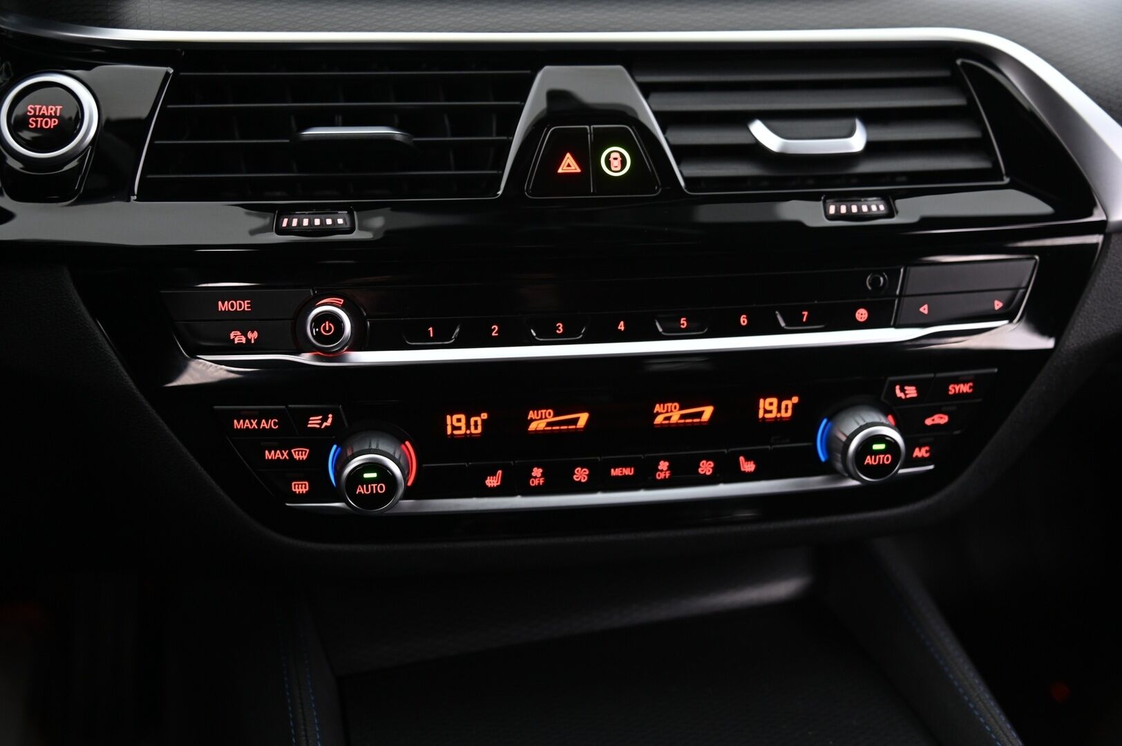 BMW 530 2021 G31 Touring 530e A Charged Edition M-Sport*H&K / Ratinlämmitin / Proff.Navi / Sporttipenkit / Vetokoukku* - *Merkkihuollettu / uudet talvirenkaat / Seuraava katsastus 10/27 / 2x alumiinivanteet*