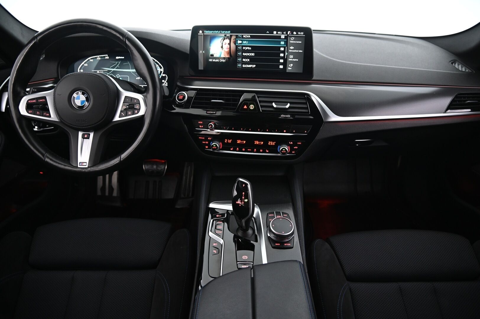 BMW 530 2021 G31 Touring 530e A Charged Edition M-Sport*H&K / Ratinlämmitin / Proff.Navi / Sporttipenkit / Vetokoukku* - *Merkkihuollettu / uudet talvirenkaat / Seuraava katsastus 10/27 / 2x alumiinivanteet*