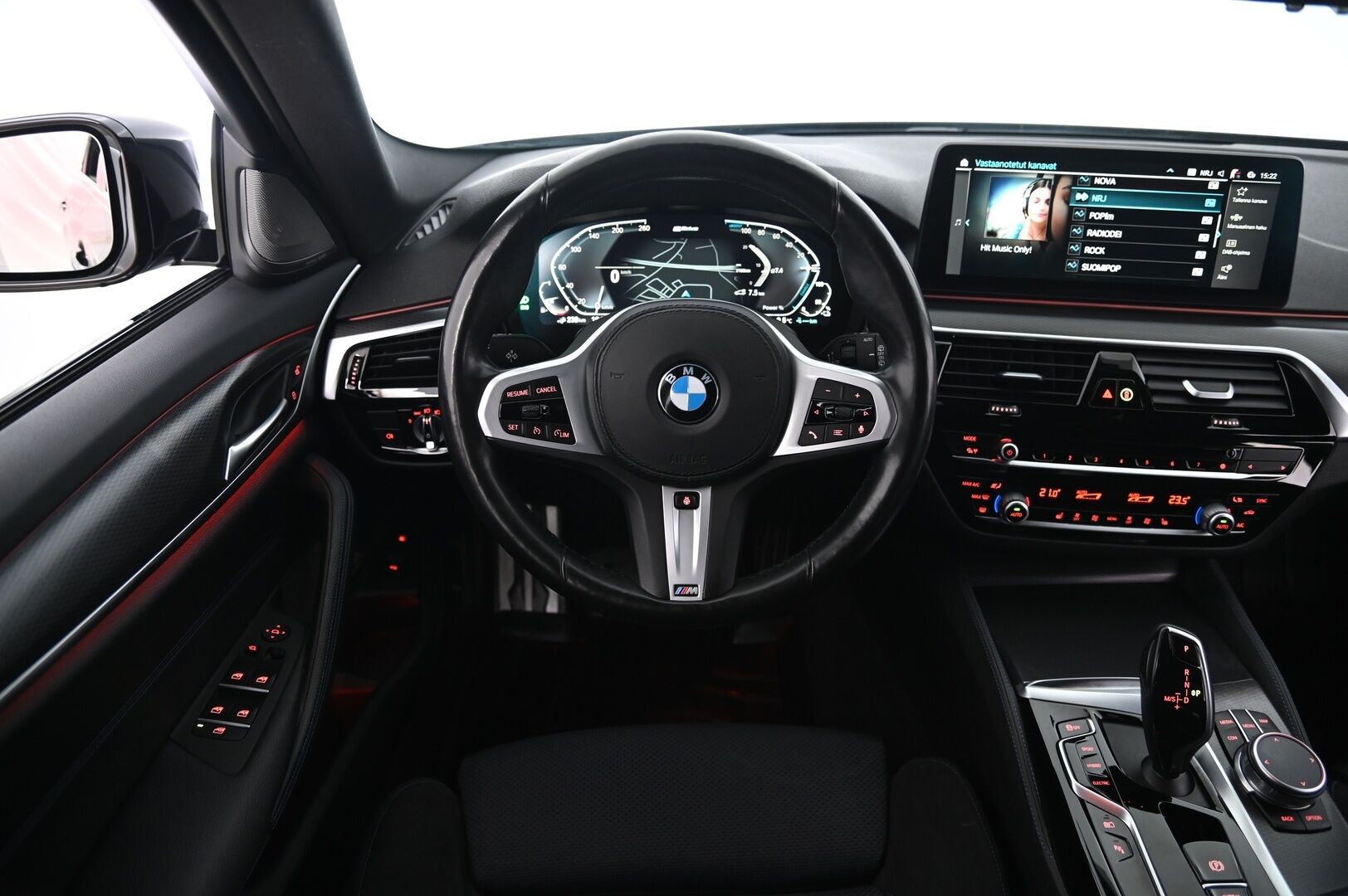 BMW 530 2021 G31 Touring 530e A Charged Edition M-Sport*H&K / Ratinlämmitin / Proff.Navi / Sporttipenkit / Vetokoukku* - *Merkkihuollettu / uudet talvirenkaat / Seuraava katsastus 10/27 / 2x alumiinivanteet*