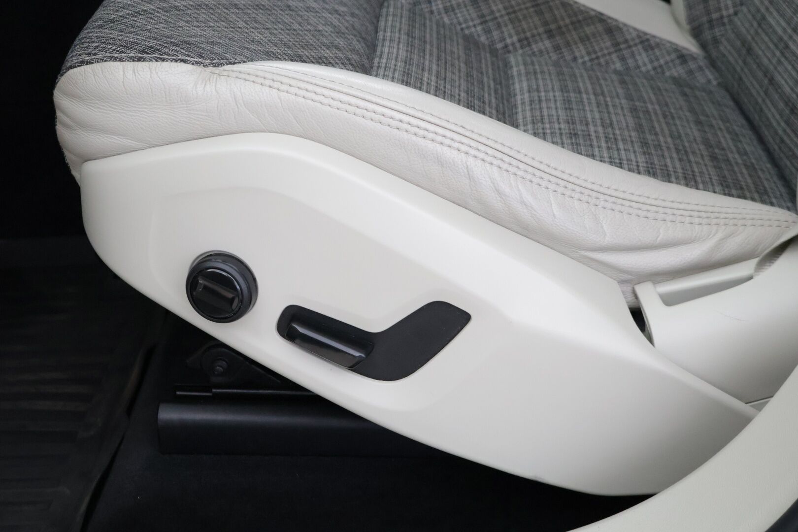 Volvo XC60 2021 T6 AWD Recharge Inscription Expression Aut. *Panoraama / Irrot Koukku / Vaalea Puolinahka* - *Näyttävällä sisustalla / Luotettava / Katumaasturi* - HULLUT BLACKWEEK JATKOT - KORKOTARJOUS 2,49%