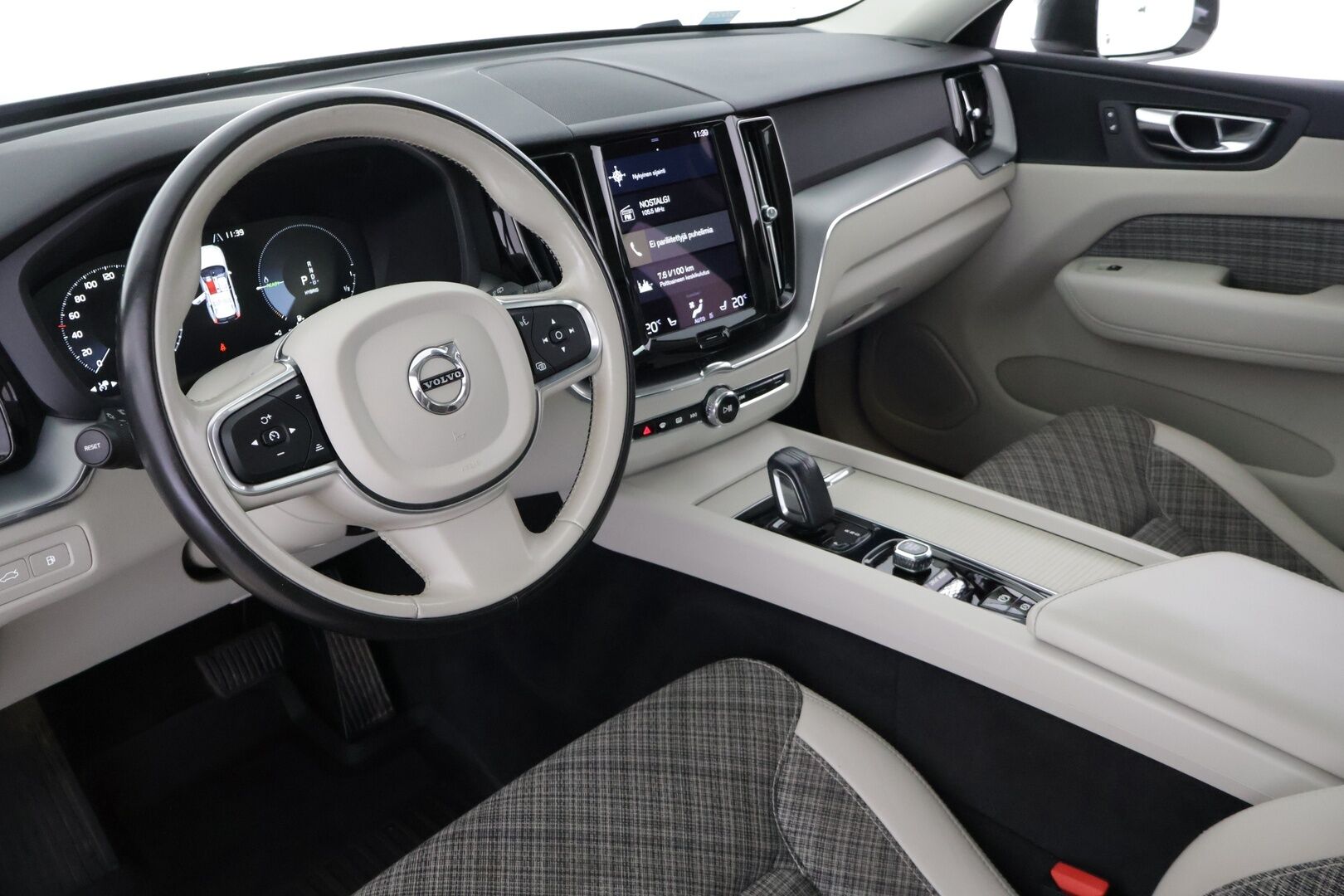 Volvo XC60 2021 T6 AWD Recharge Inscription Expression Aut. *Panoraama / Irrot Koukku / Vaalea Puolinahka* - *Uusi tuulilasi / Näyttävällä sisustalla / Luotettava / Katumaasturi*