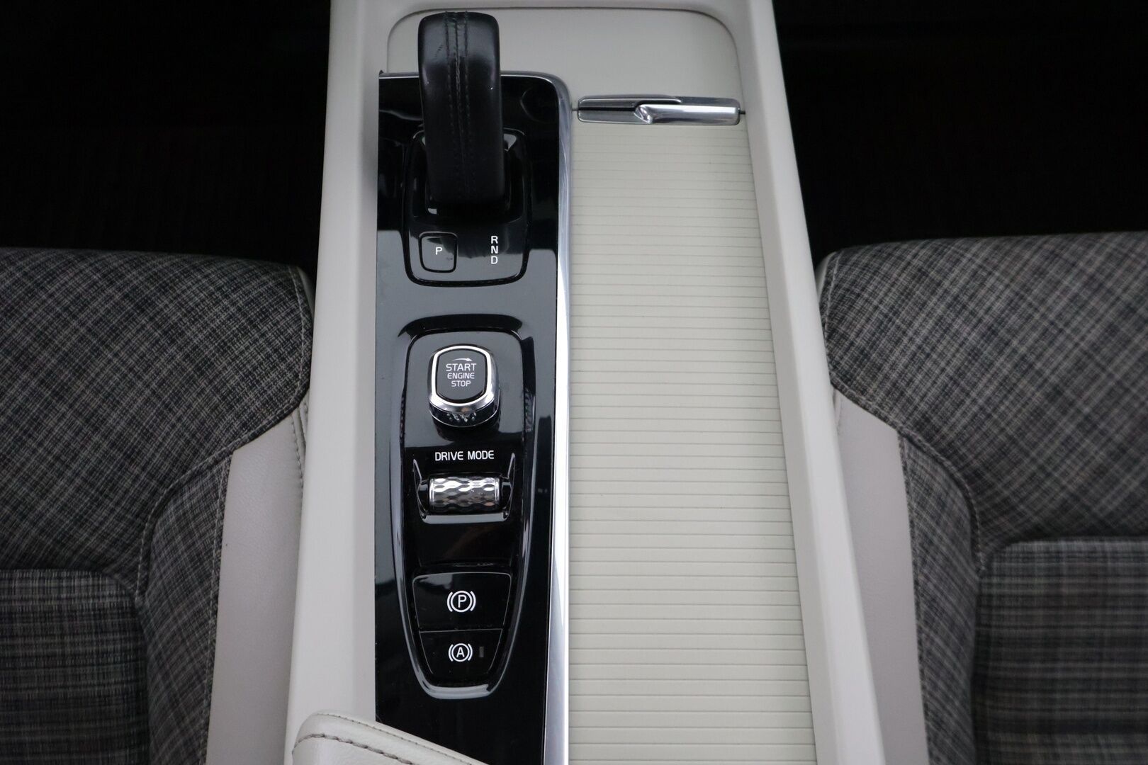 Volvo XC60 2021 T6 AWD Recharge Inscription Expression Aut. *Panoraama / Irrot Koukku / Vaalea Puolinahka* - *Näyttävällä sisustalla / Luotettava / Katumaasturi*