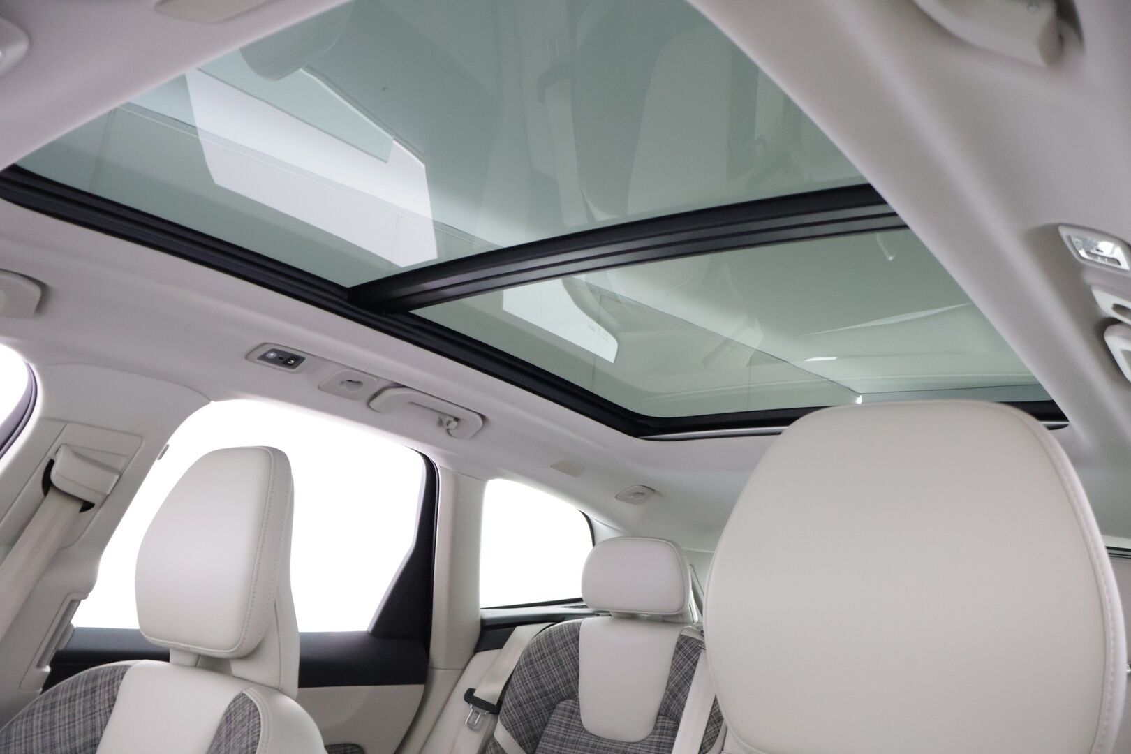 Volvo XC60 2021 T6 AWD Recharge Inscription Expression Aut. *Panoraama / Irrot Koukku / Vaalea Puolinahka* - *Uusi tuulilasi / Näyttävällä sisustalla / Luotettava / Katumaasturi*