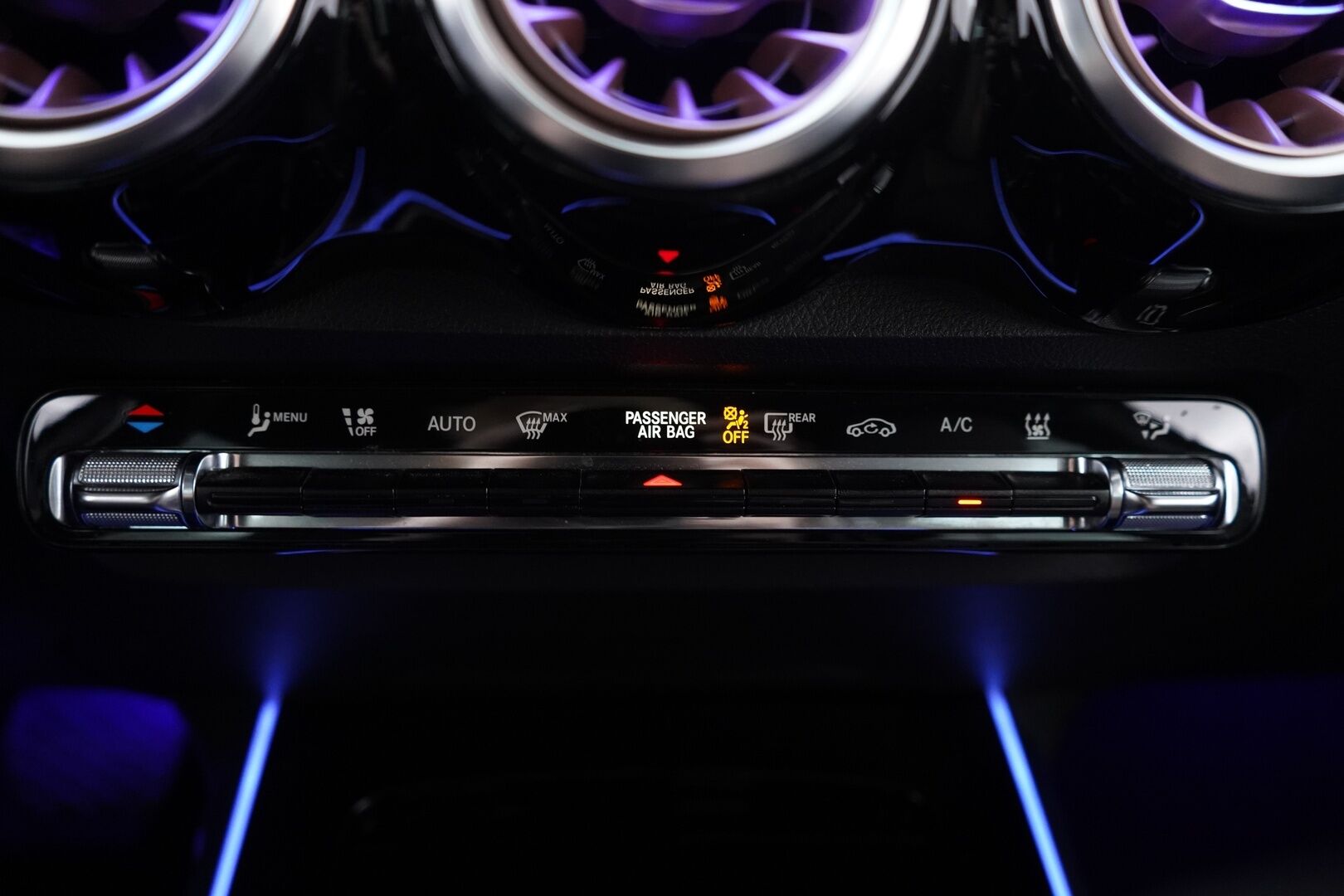 MERCEDES-BENZ EQB 2022 300 4MATIC Business 7P * Widescreen / Vakkari / Puolinahat / Kamera / Navi / Katveavustin* - Uudet kesärenkaat / Viimeisin huolto 01/2026 / 2x Latauskaapelit